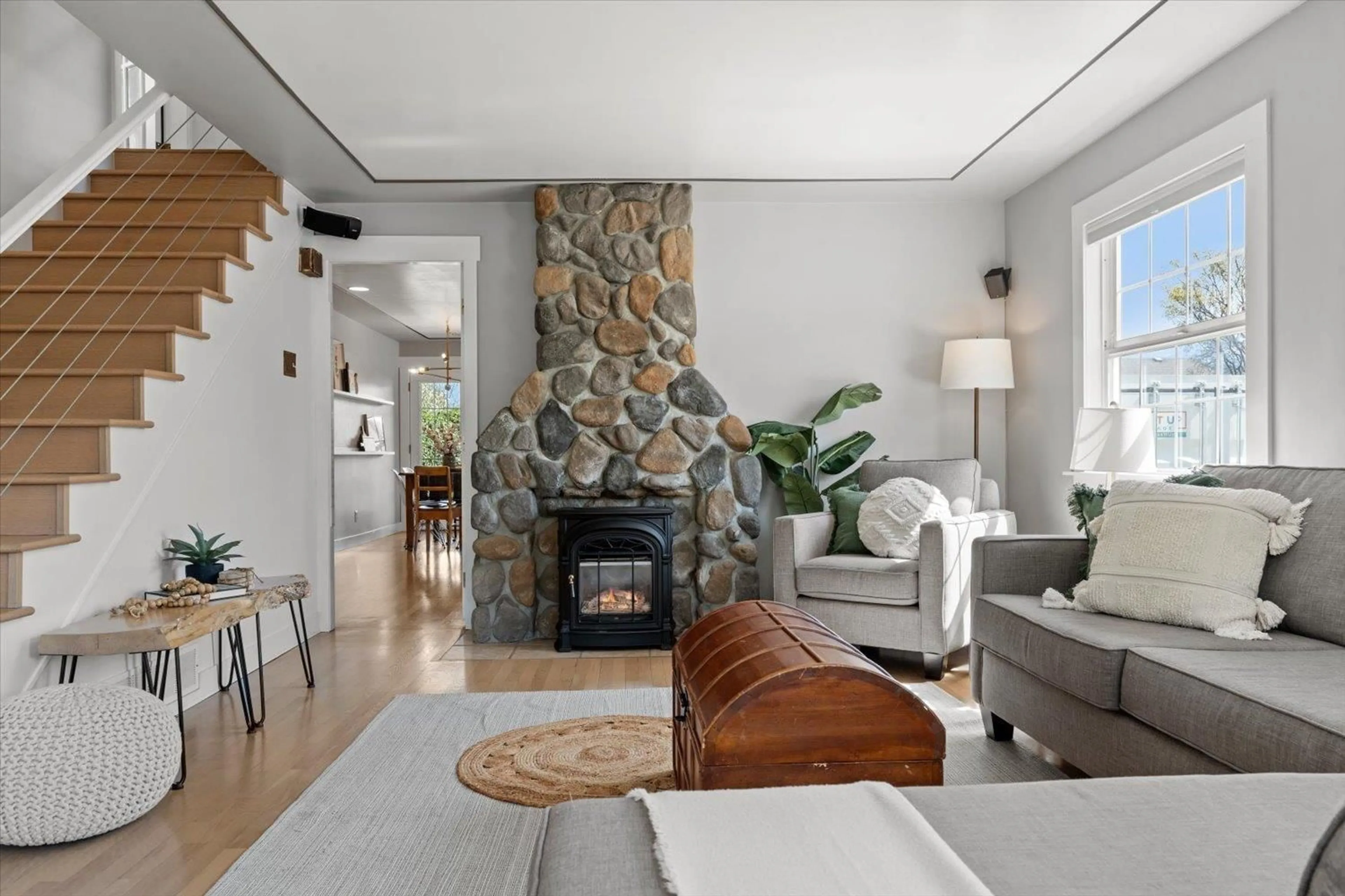 Living room with furniture, unknown for 6464 REID ROAD, Chilliwack British Columbia V2R1T9