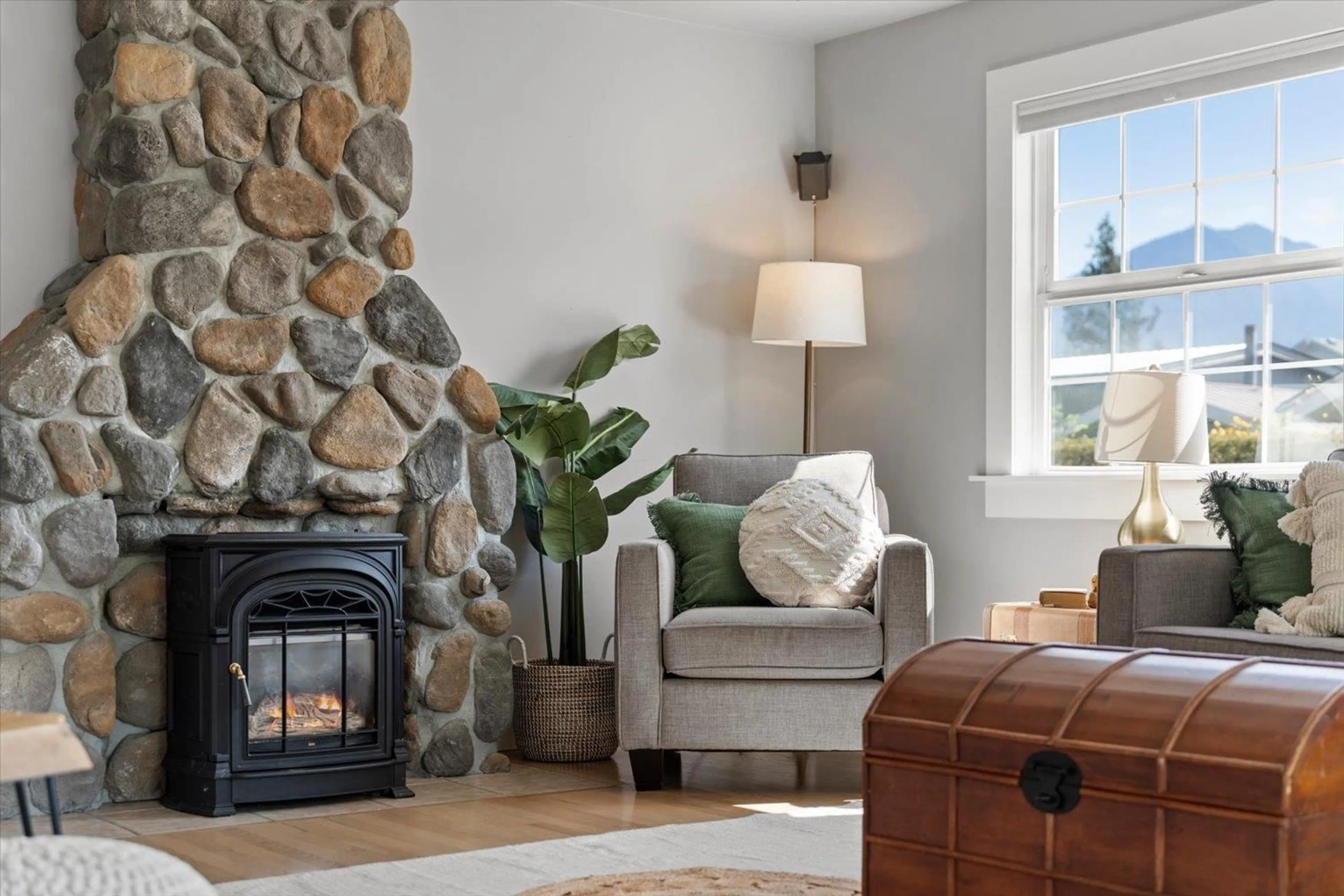 Living room with furniture, unknown for 6464 REID ROAD, Chilliwack British Columbia V2R1T9