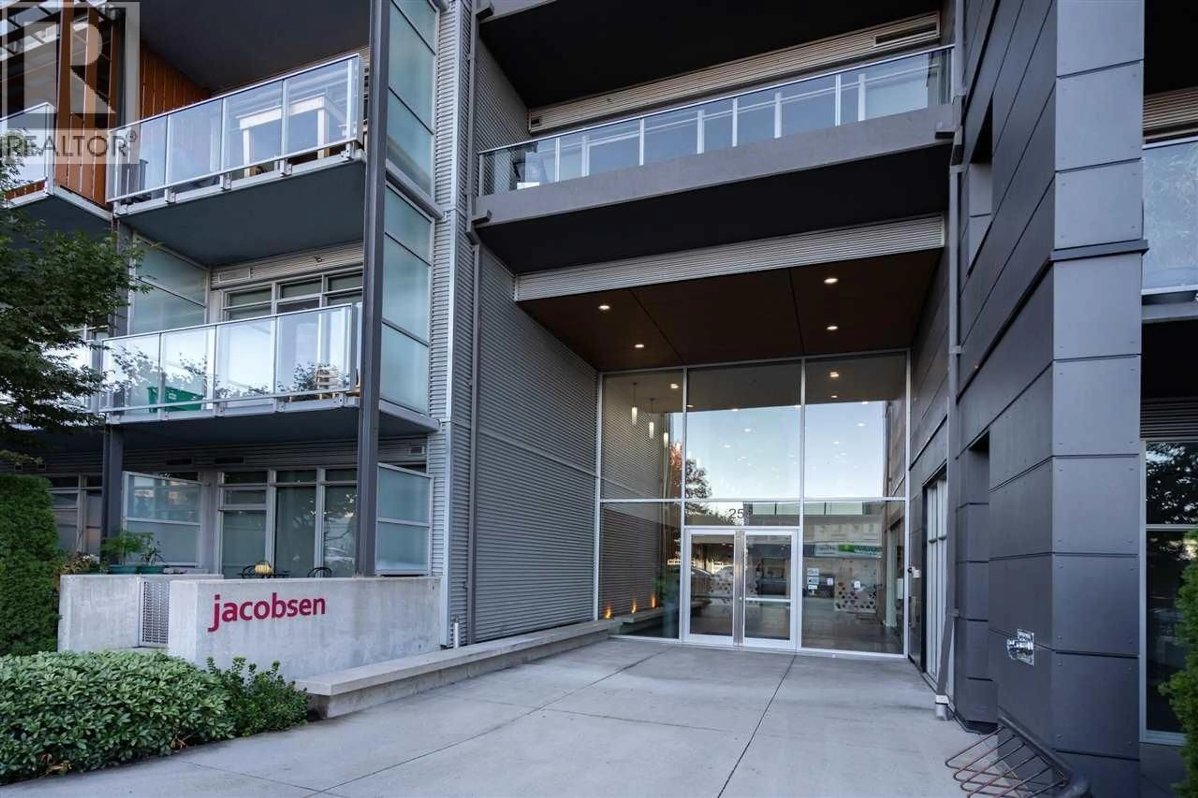 Indoor foyer for 206 - 256 2ND AVENUE, Vancouver British Columbia V5T0A7