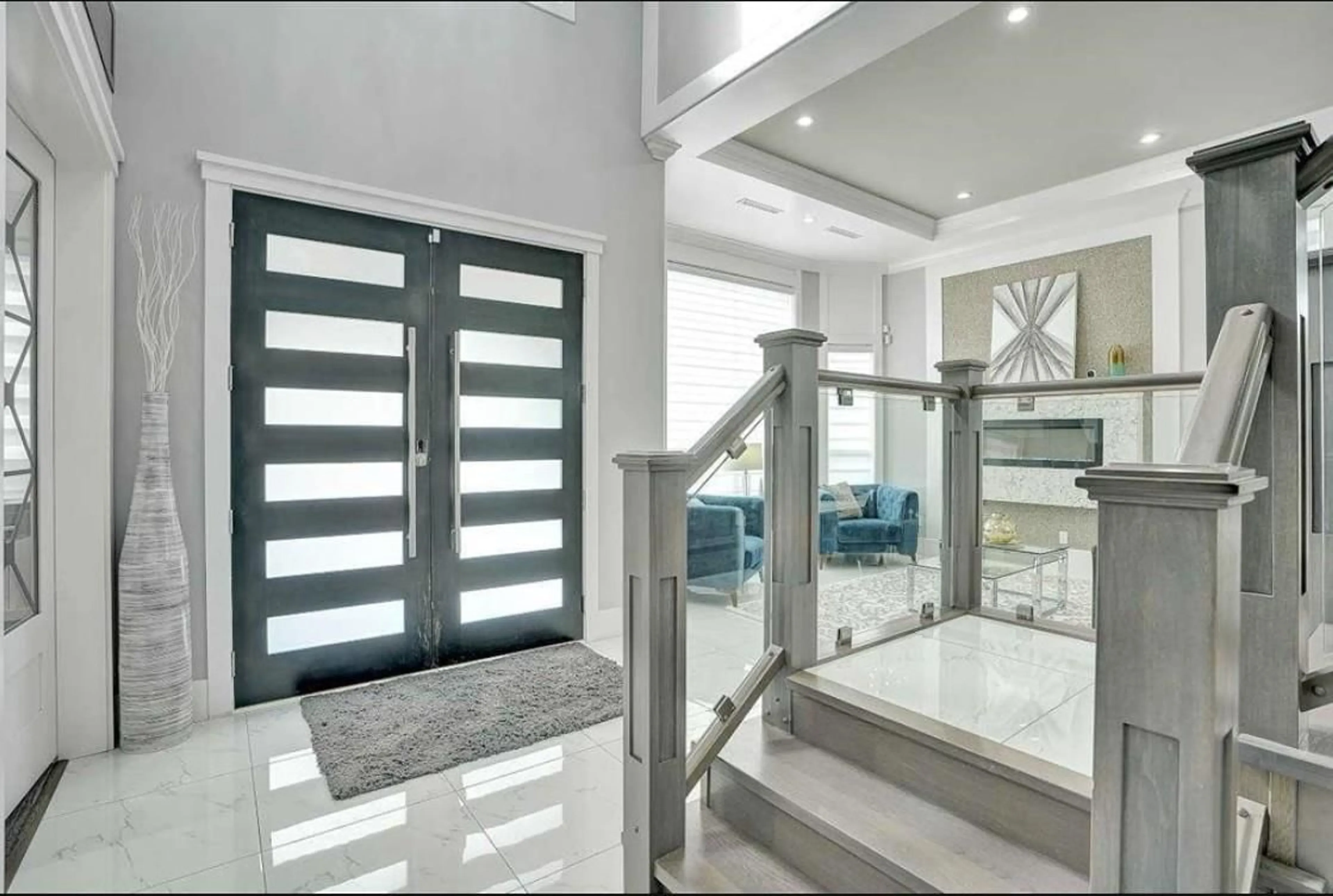 Indoor foyer for 1772 156A STREET, Surrey British Columbia V4A4W1
