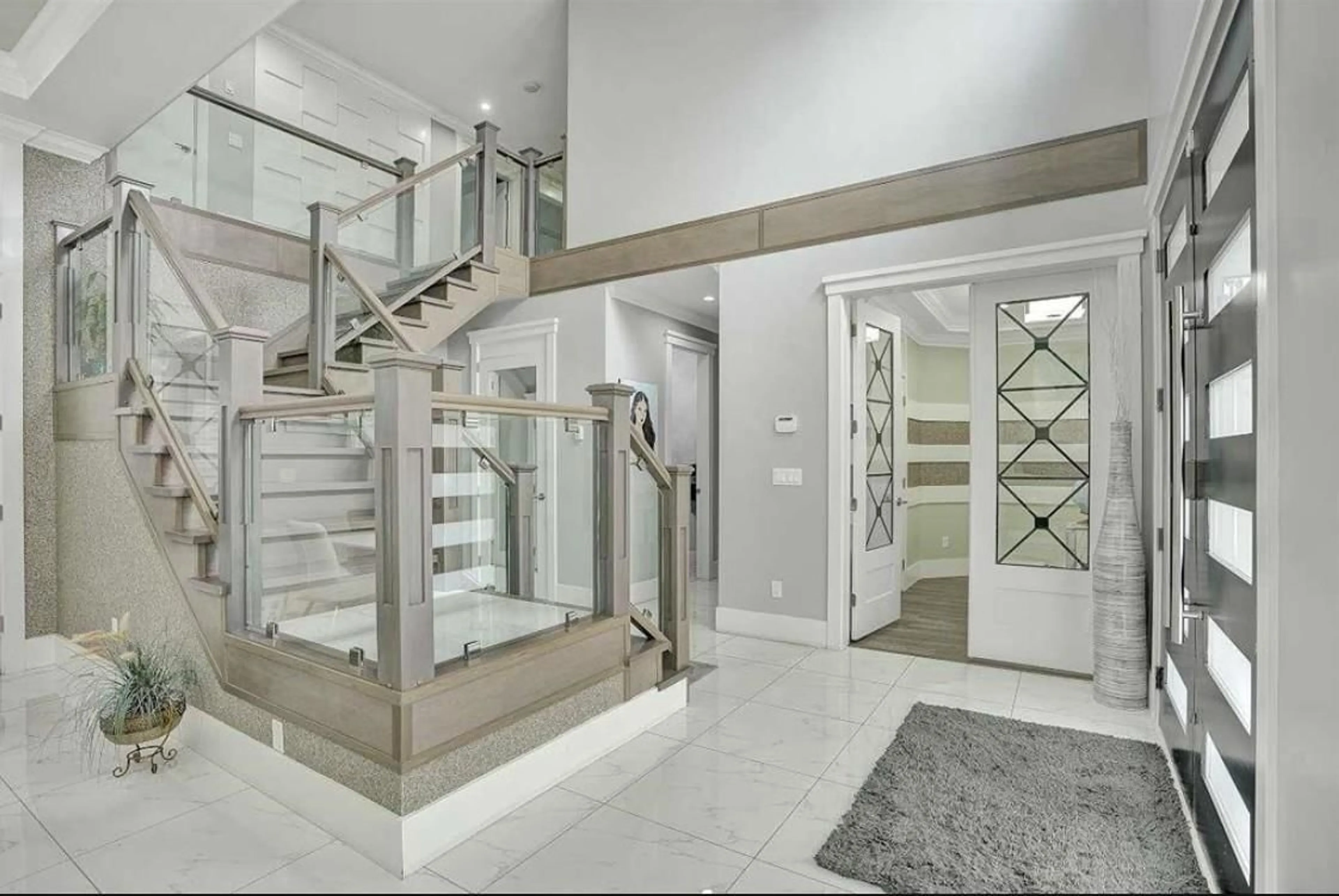 Indoor foyer for 1772 156A STREET, Surrey British Columbia V4A4W1