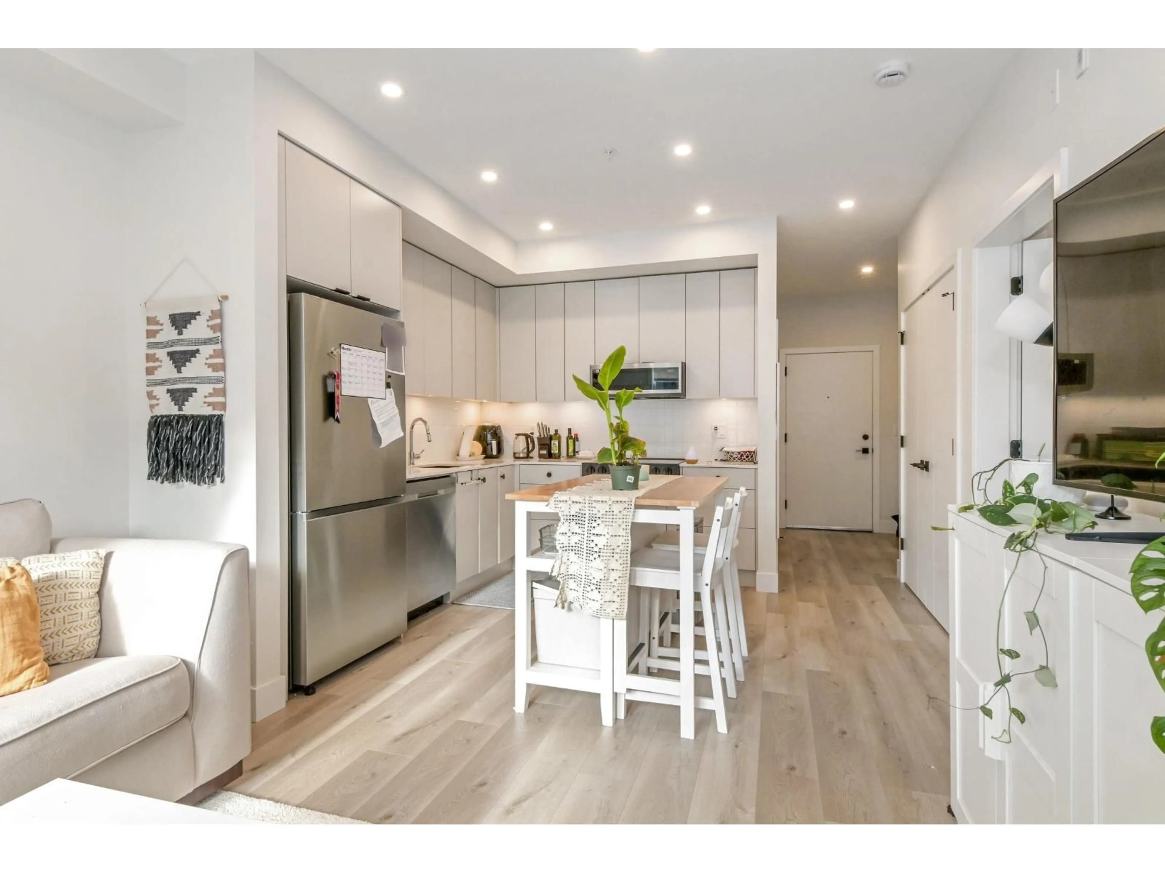 Open concept kitchen, unknown for 402 - 45497 CAMPUS DRIVE, Chilliwack British Columbia V2R6L8