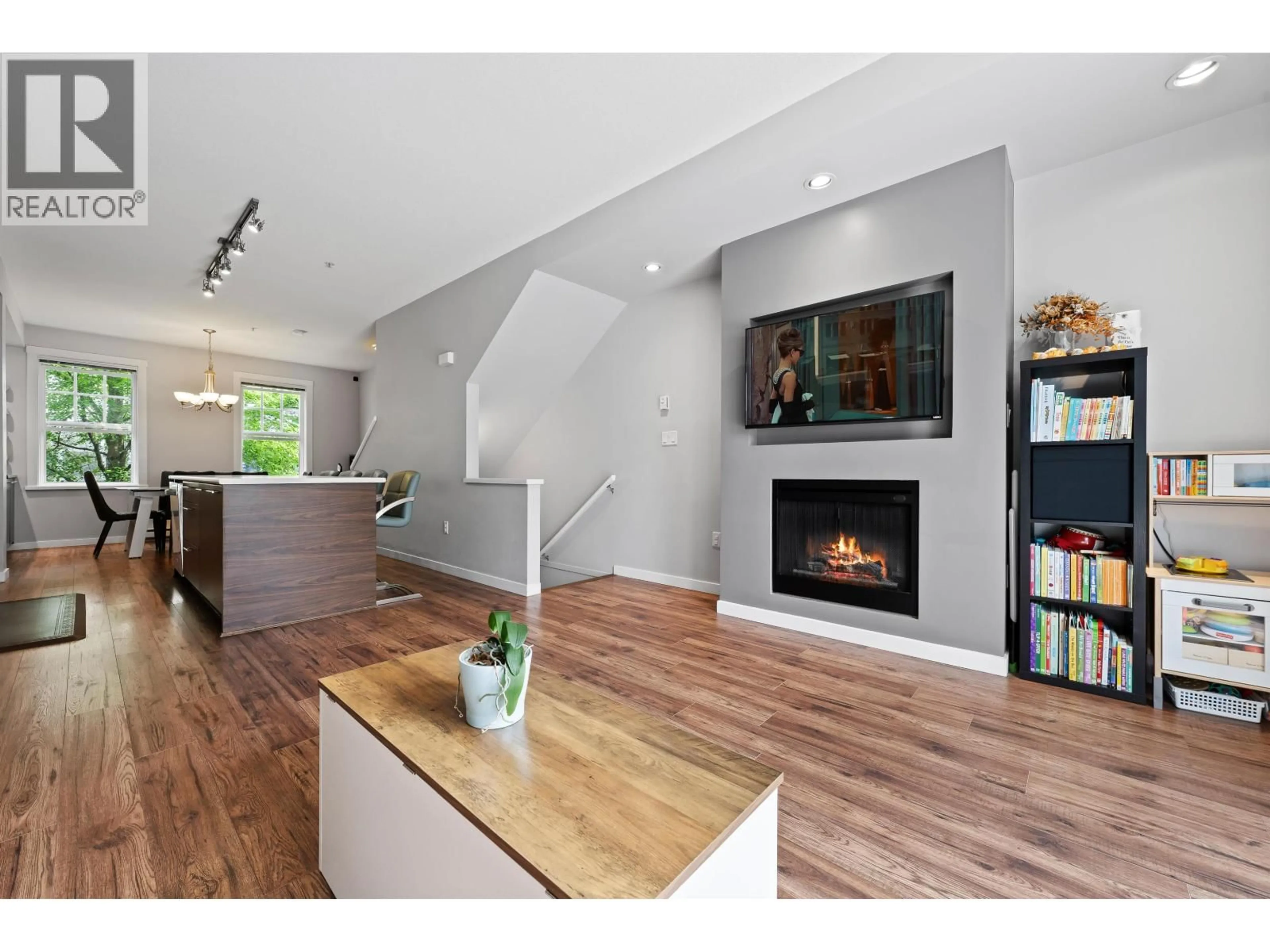 Open concept kitchen, wood/laminate floor for 6 - 2495 DAVIES AVENUE, Port Coquitlam British Columbia V3C0B2