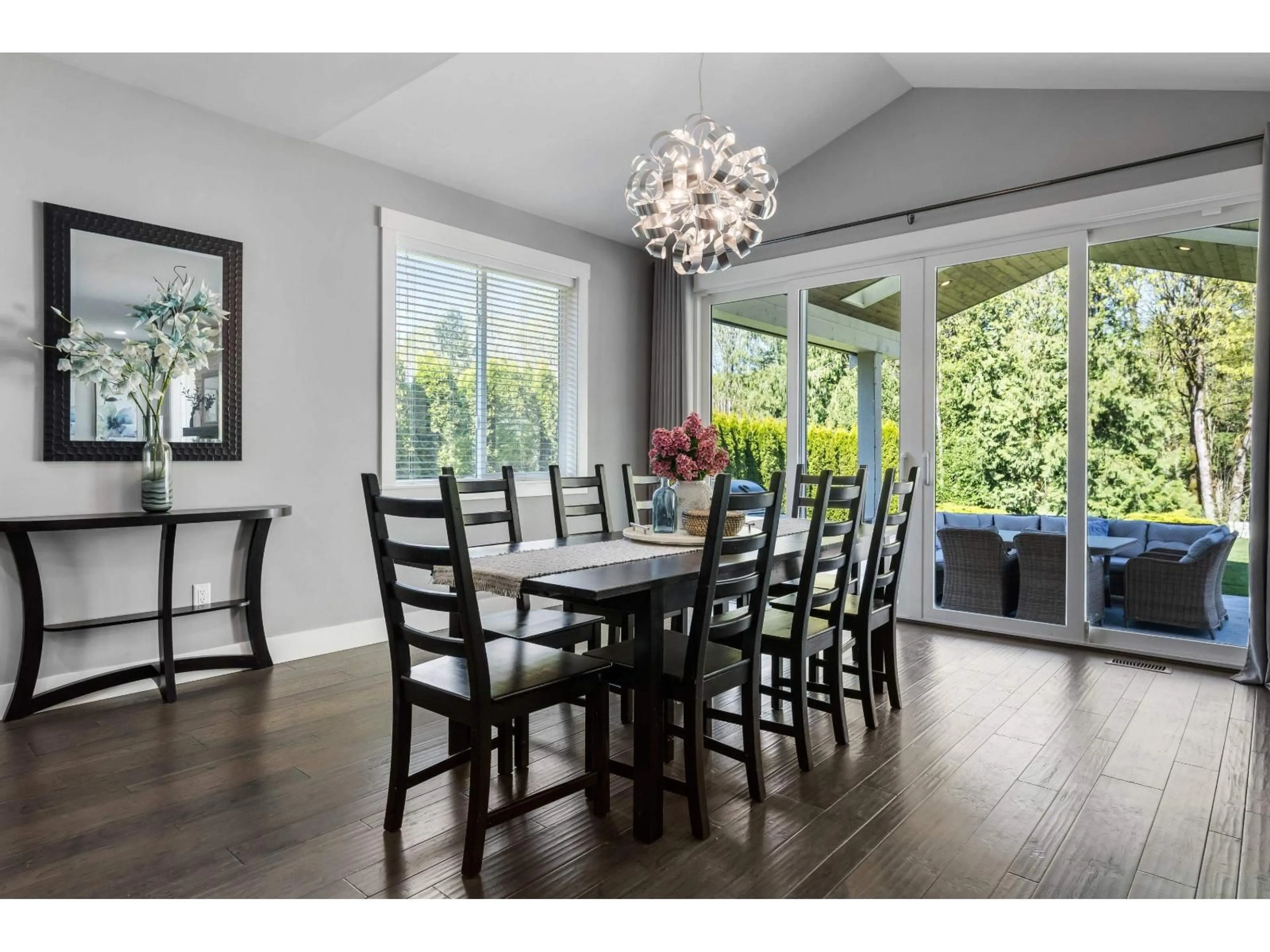 Dining room, wood/laminate floor for 10427 WOODROSE PLACE, Rosedale British Columbia V0X1X1