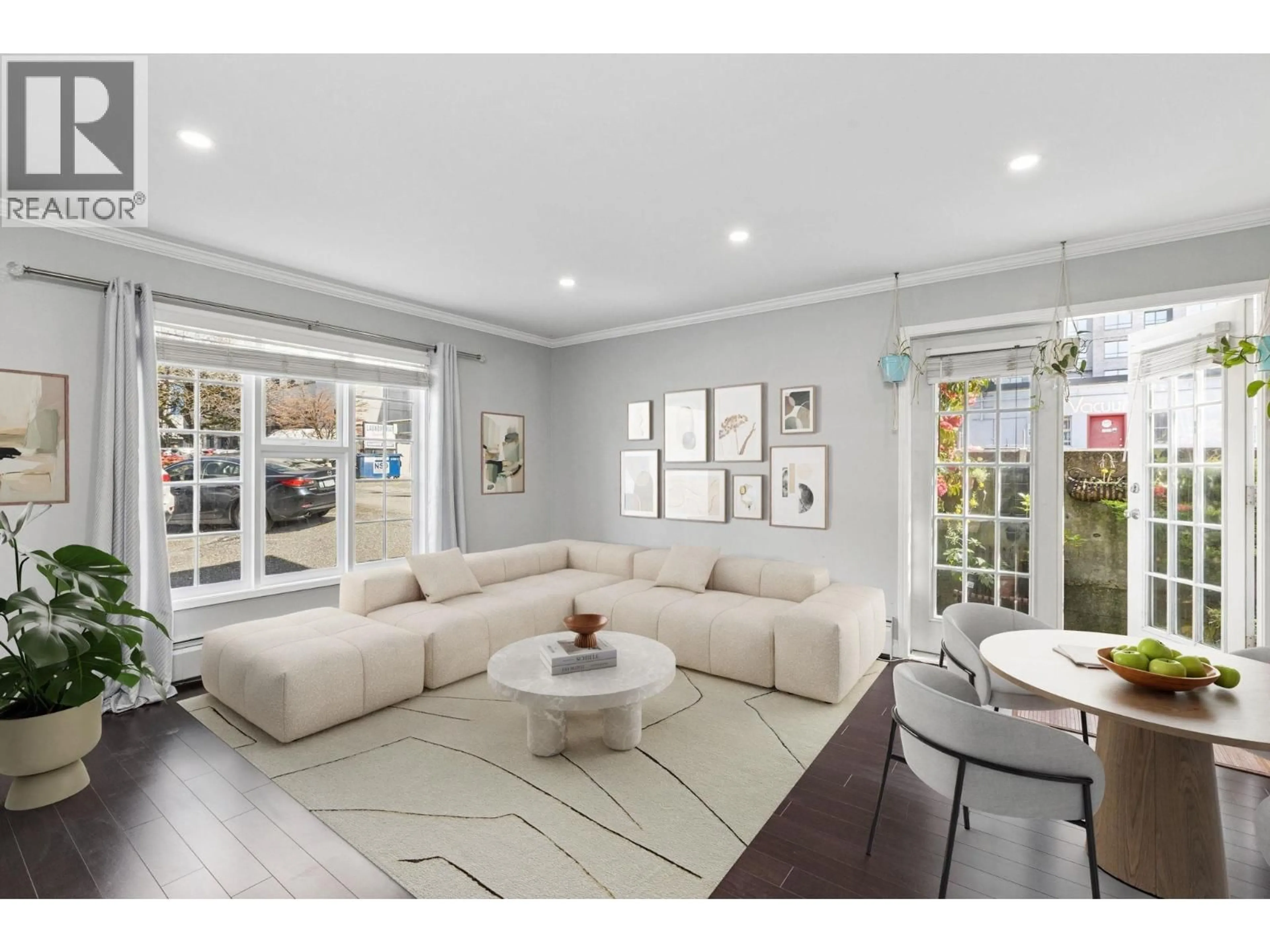 Living room with furniture, unknown for 102 - 120 17TH STREET, North Vancouver British Columbia V7M1V4