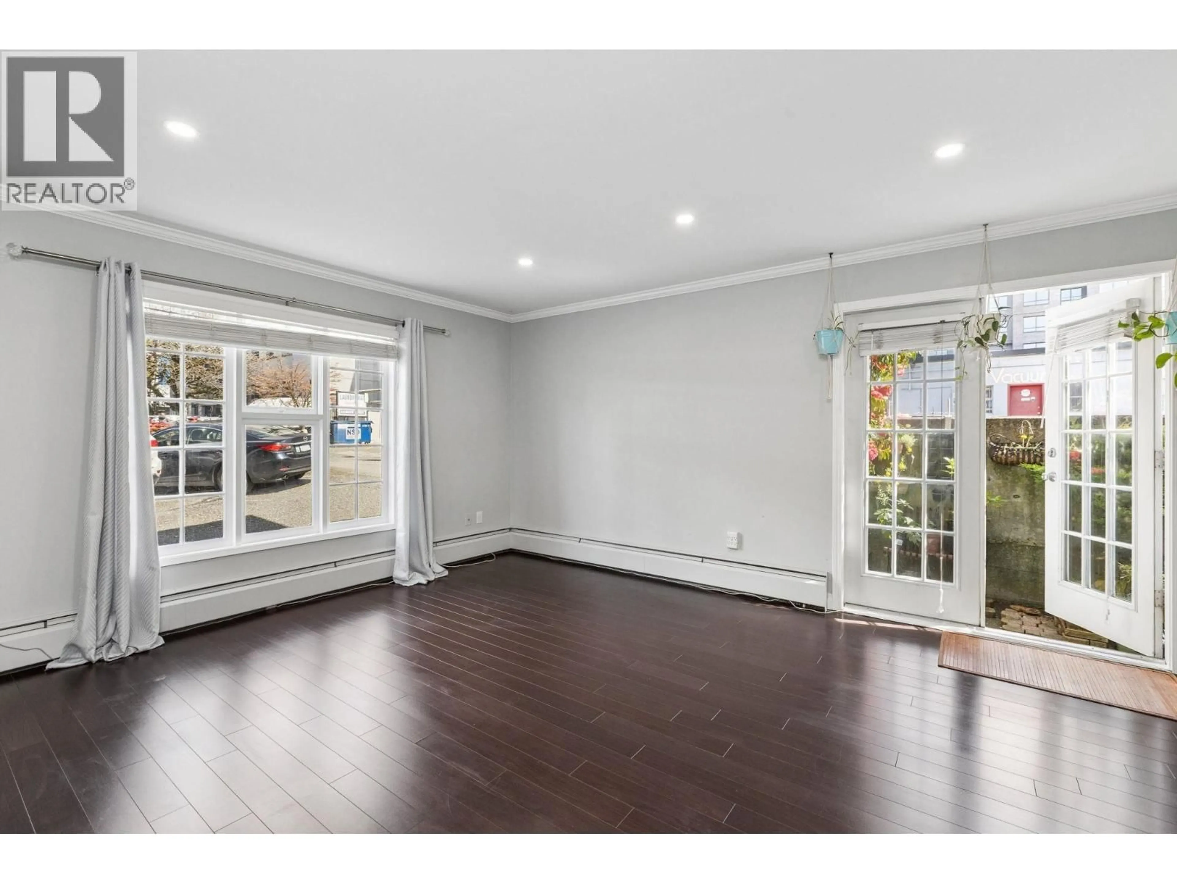 A pic of a room for 102 - 120 17TH STREET, North Vancouver British Columbia V7M1V4