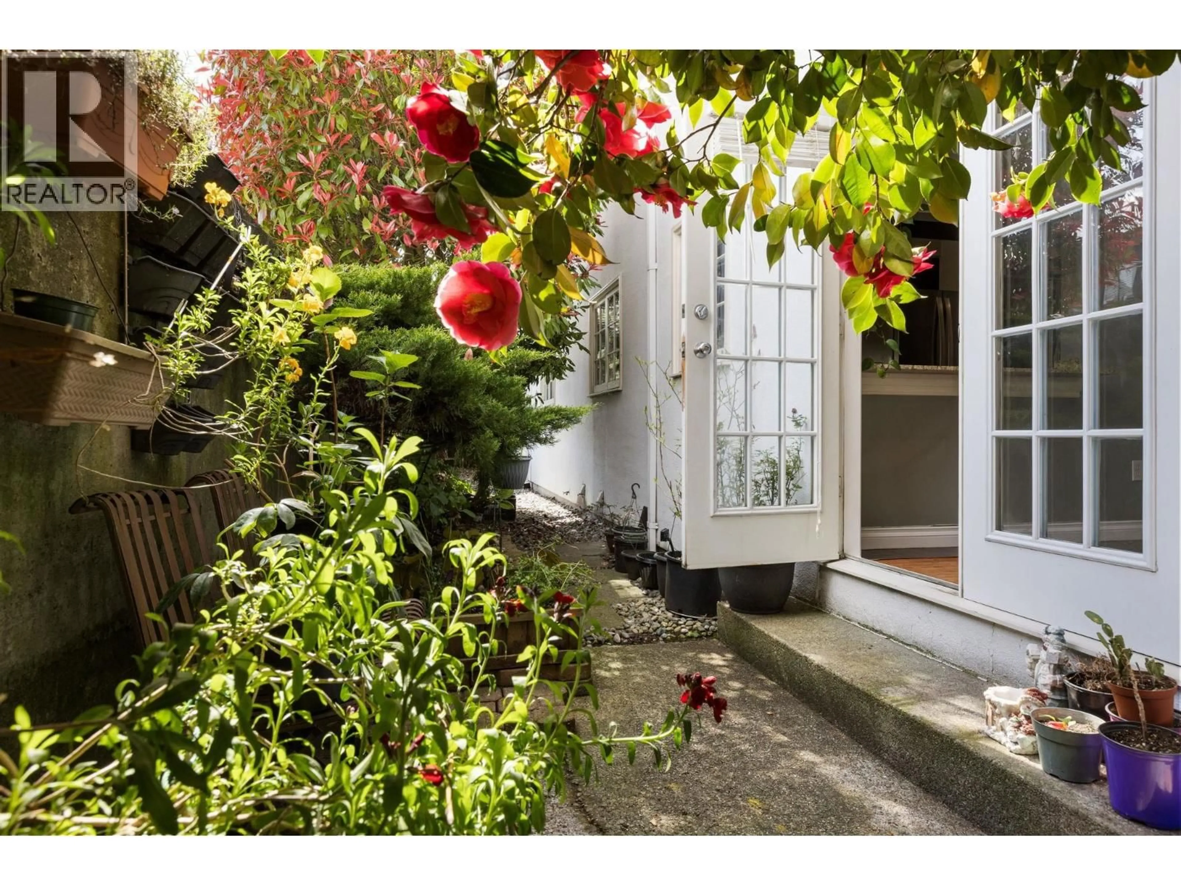 Unknown for 102 - 120 17TH STREET, North Vancouver British Columbia V7M1V4