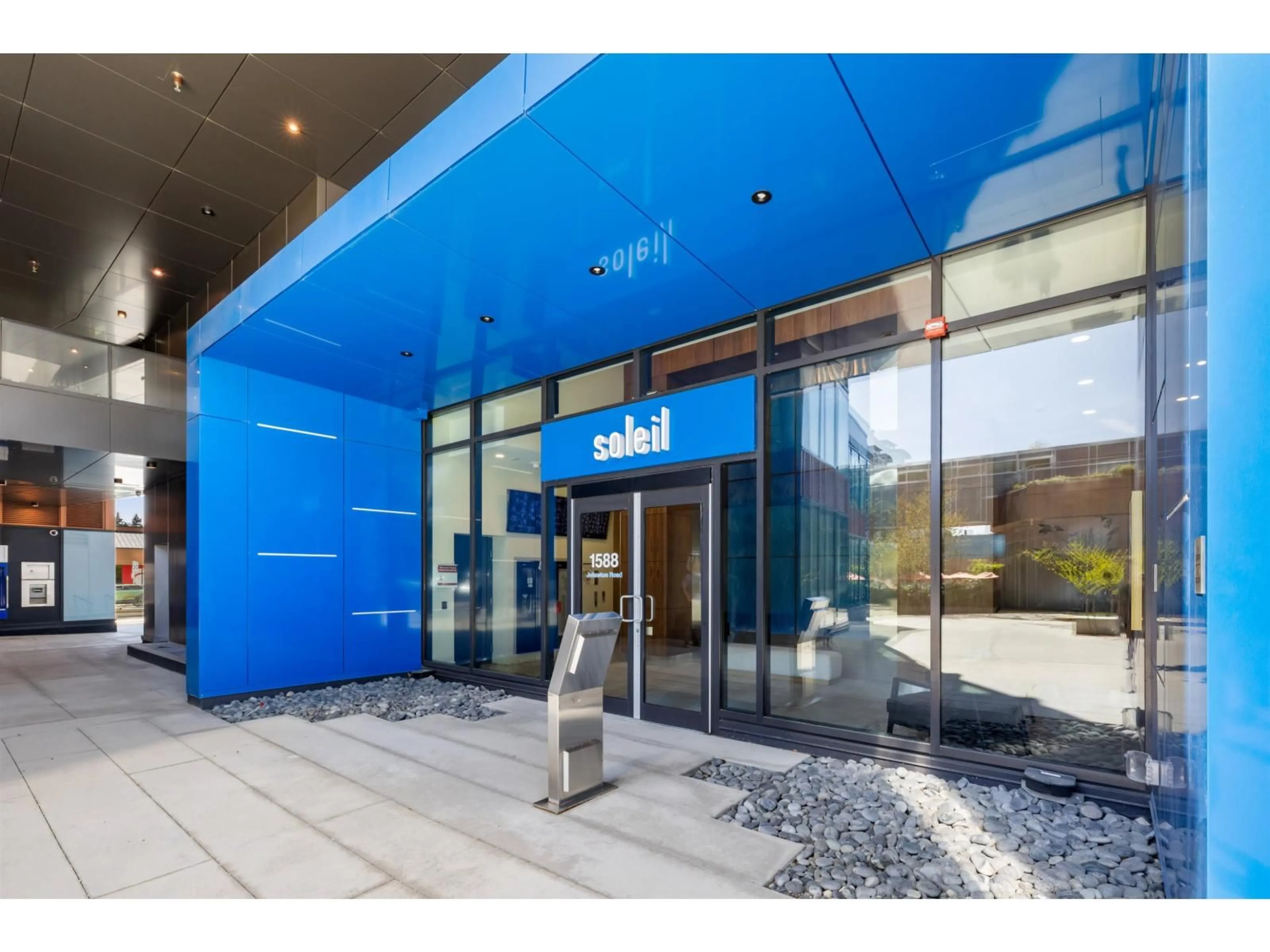 Indoor foyer for 307 - 1588 JOHNSTON ROAD, White Rock British Columbia V4B0C5