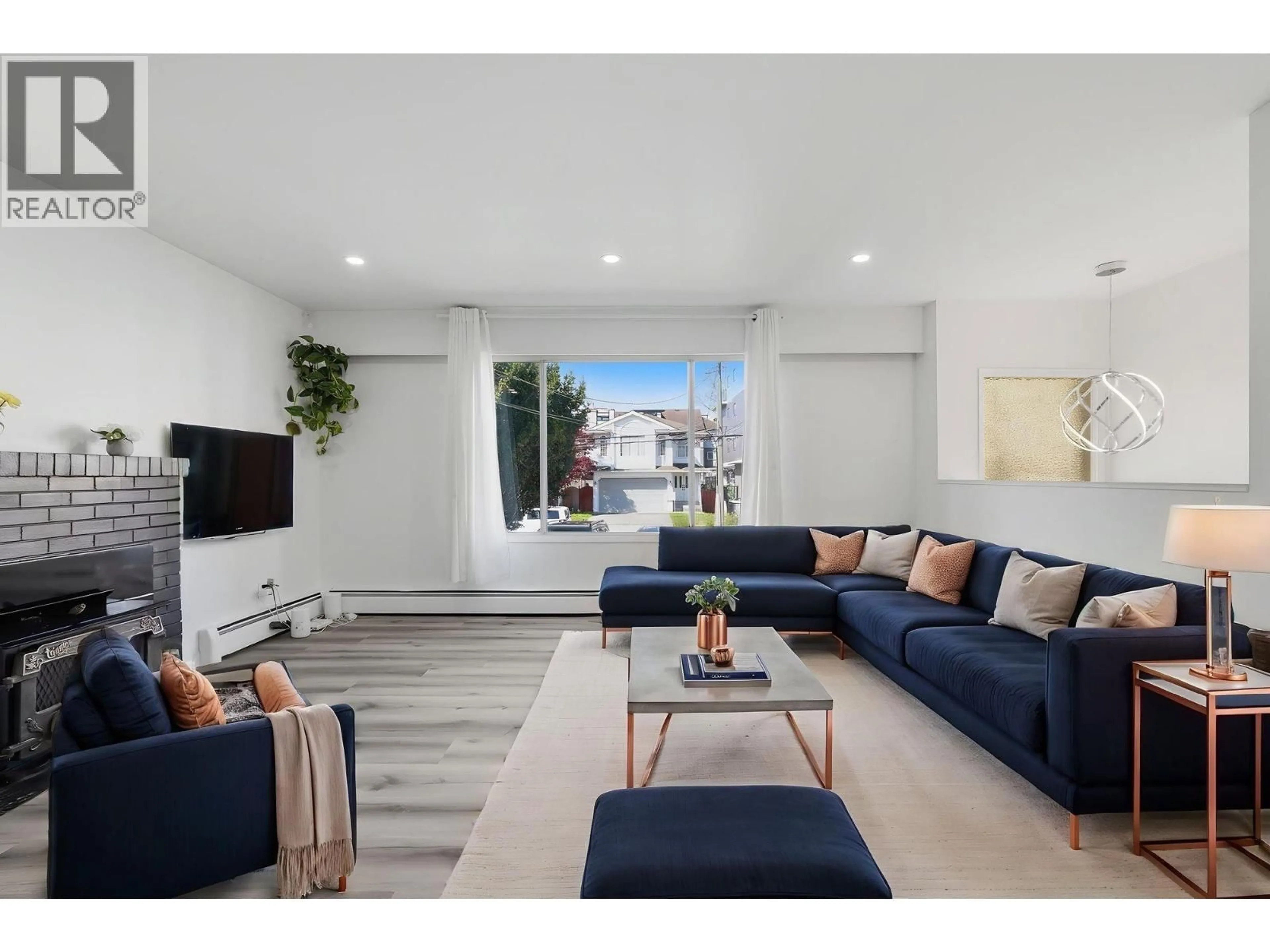 Living room with furniture, unknown for 2342 KELLY AVENUE, Port Coquitlam British Columbia V3C1Y2