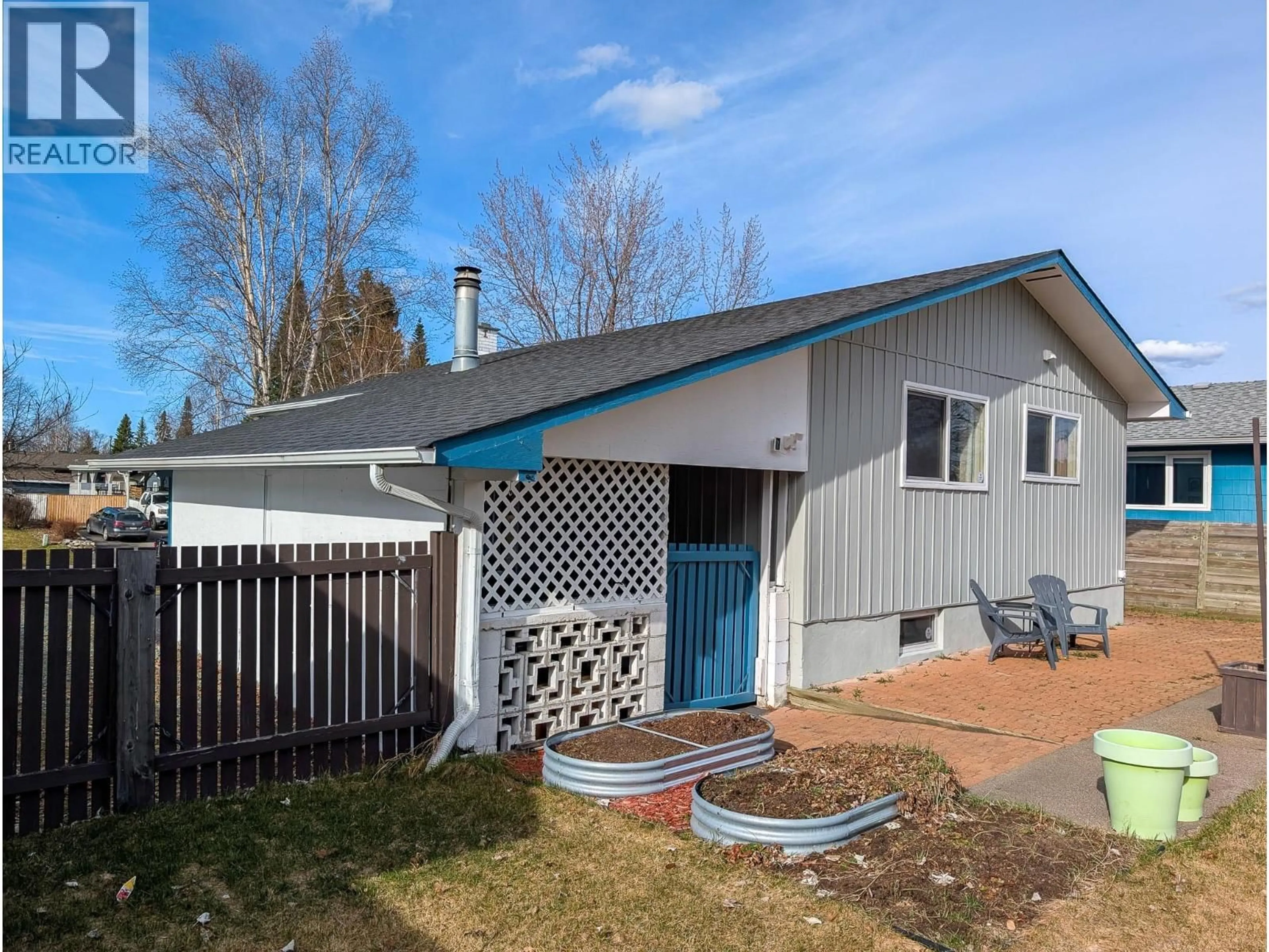 Home with vinyl exterior material, street for 2959 SYCAMORE CRESCENT, Prince George British Columbia V2N2L6