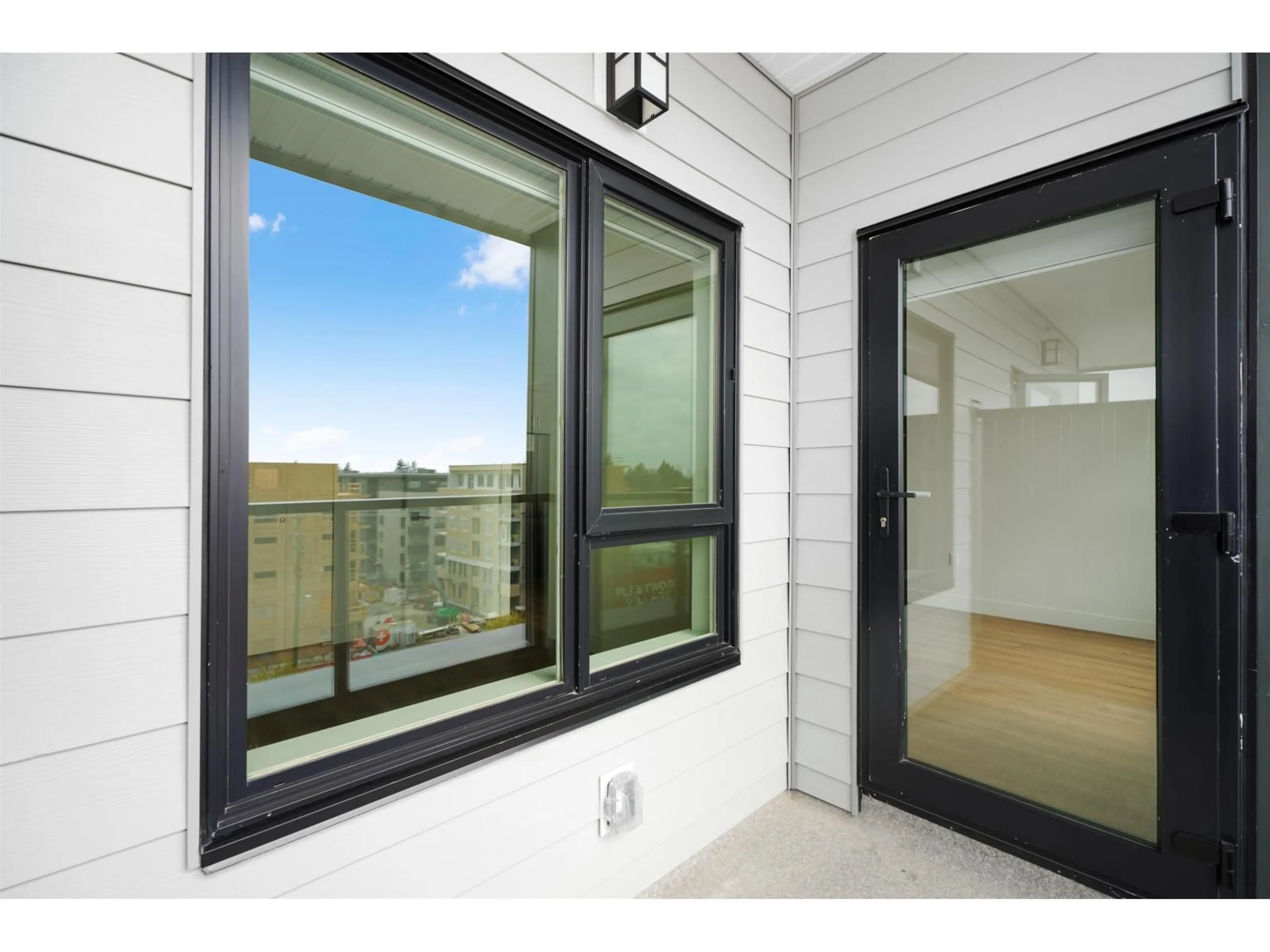 Unknown for 609 - 15739 FRASER HIGHWAY, Surrey British Columbia V4N6V4