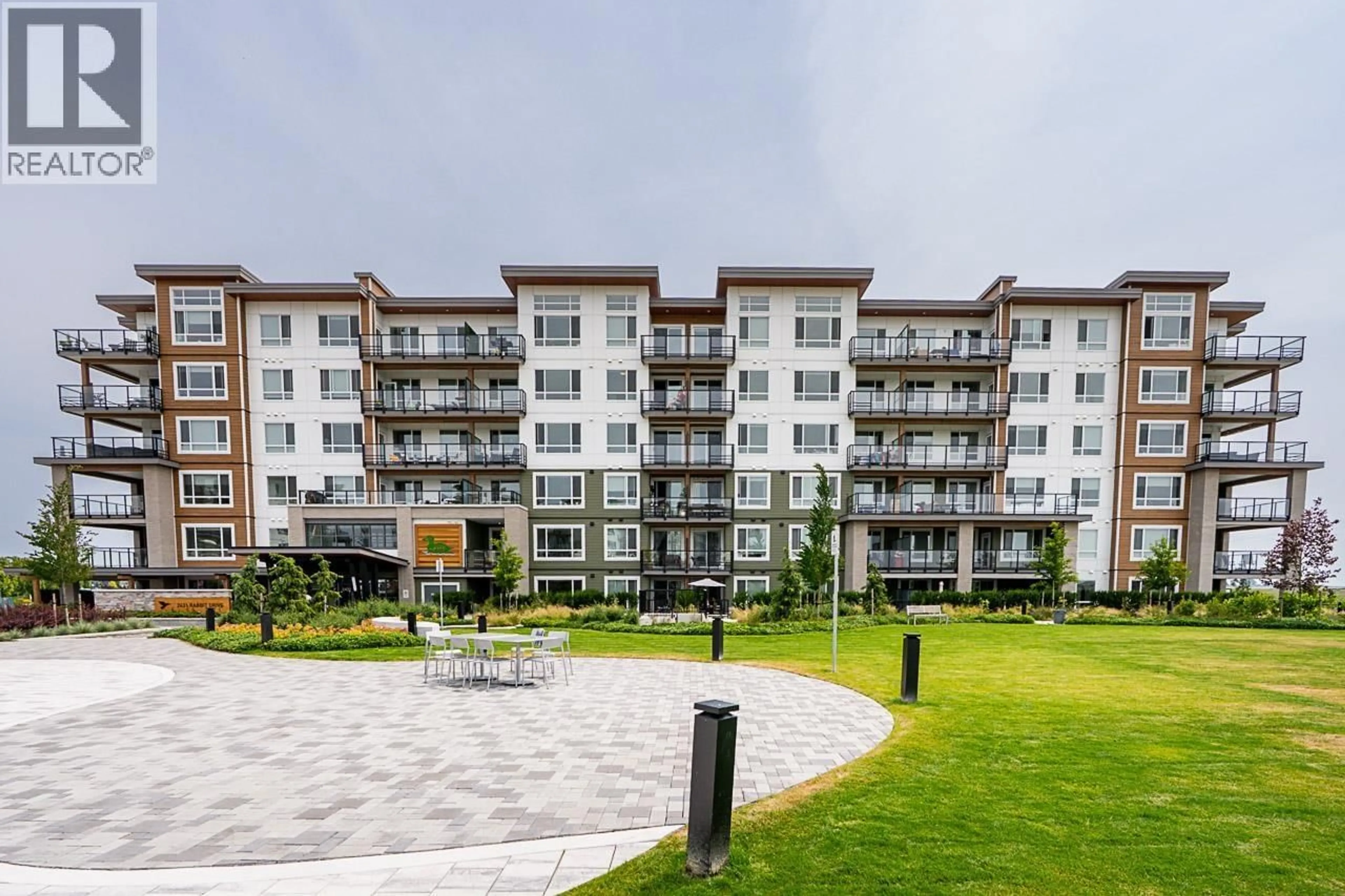 Patio, building for 105 - 2431 RABBIT DRIVE, Tsawwassen British Columbia V4M0G5