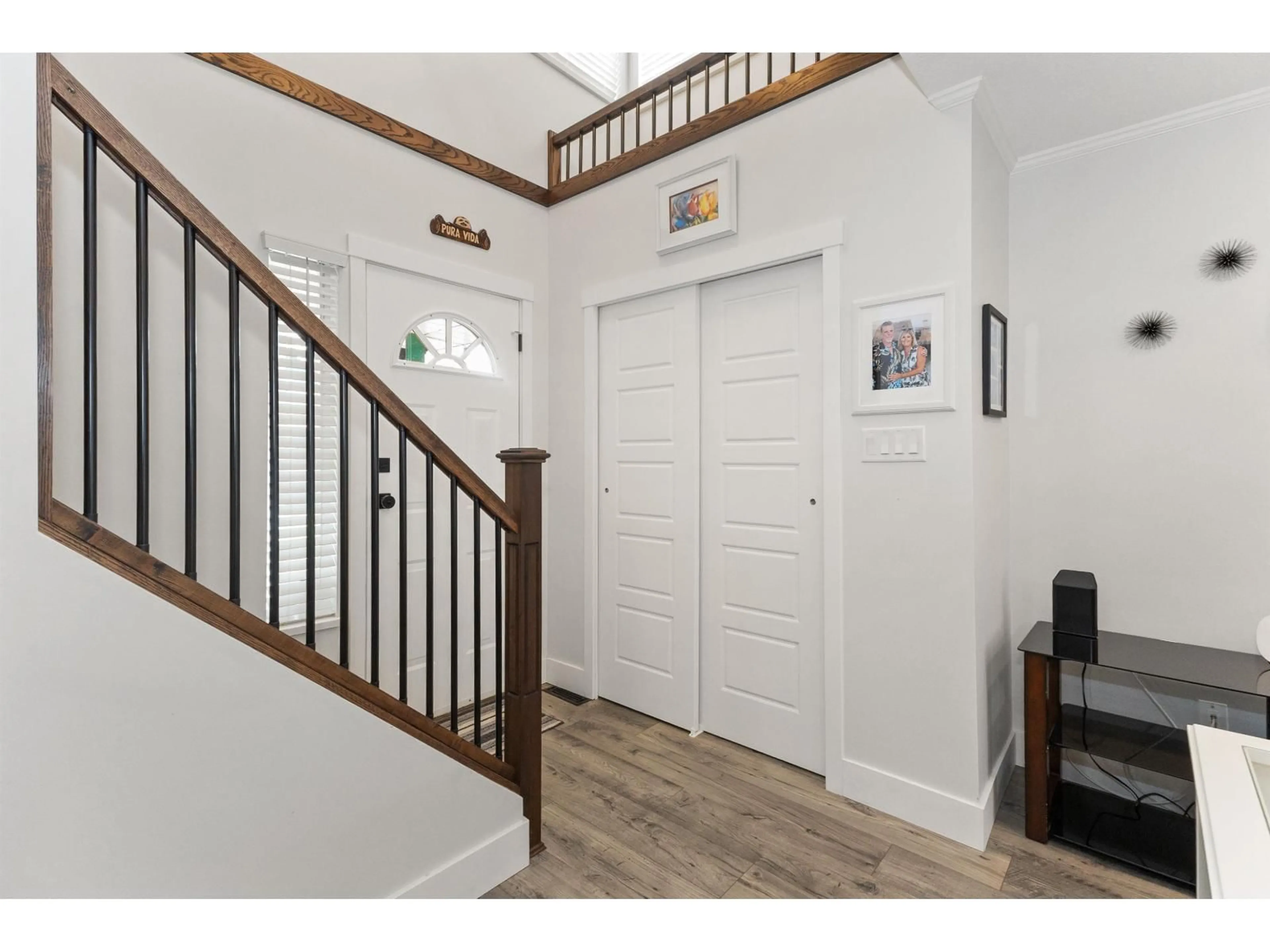 Indoor entryway for 15522 87A AVENUE, Surrey British Columbia V3S6S9