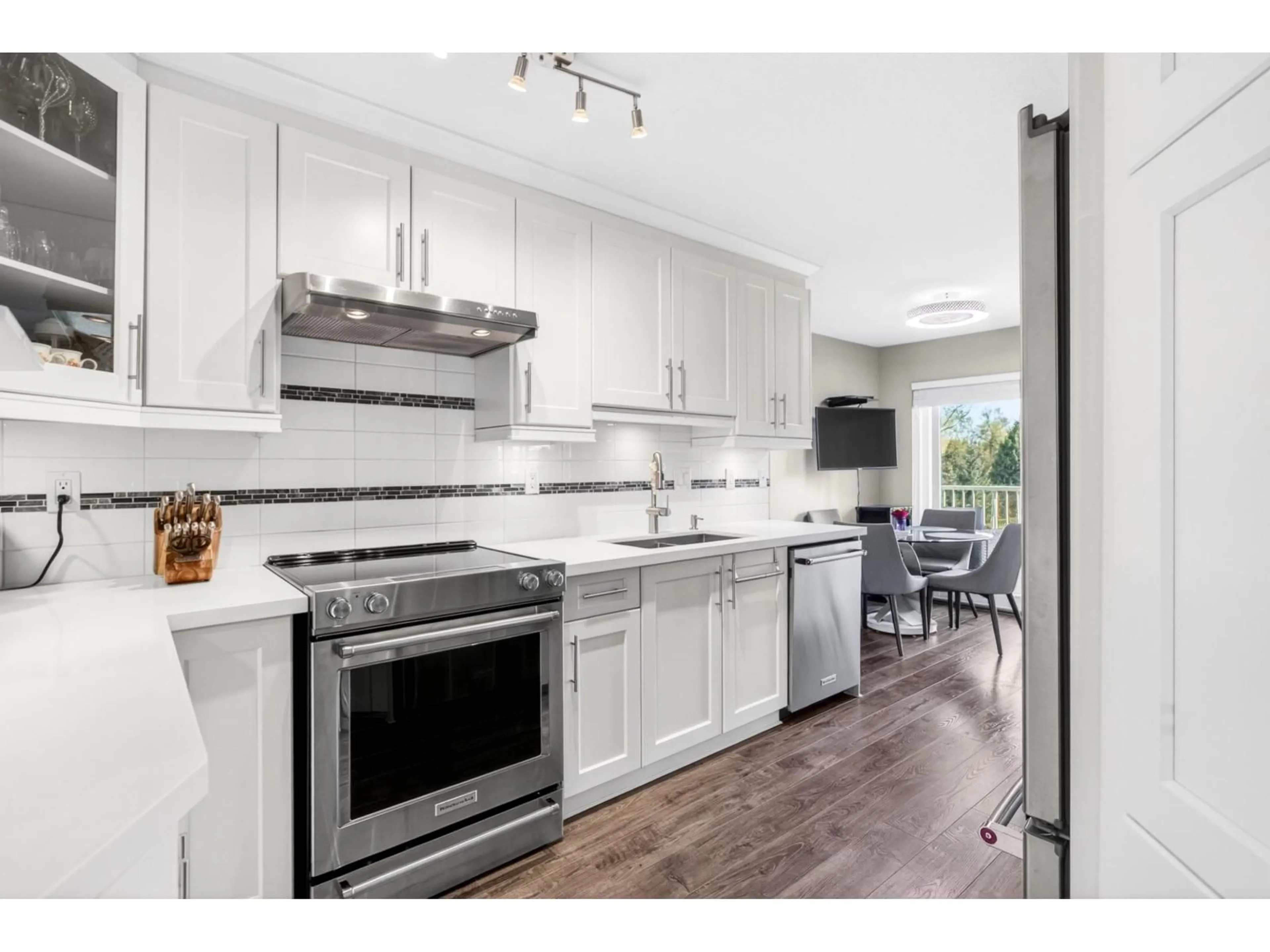 Open concept kitchen, unknown for 212 - 20600 53A AVENUE, Langley British Columbia V3A8C2