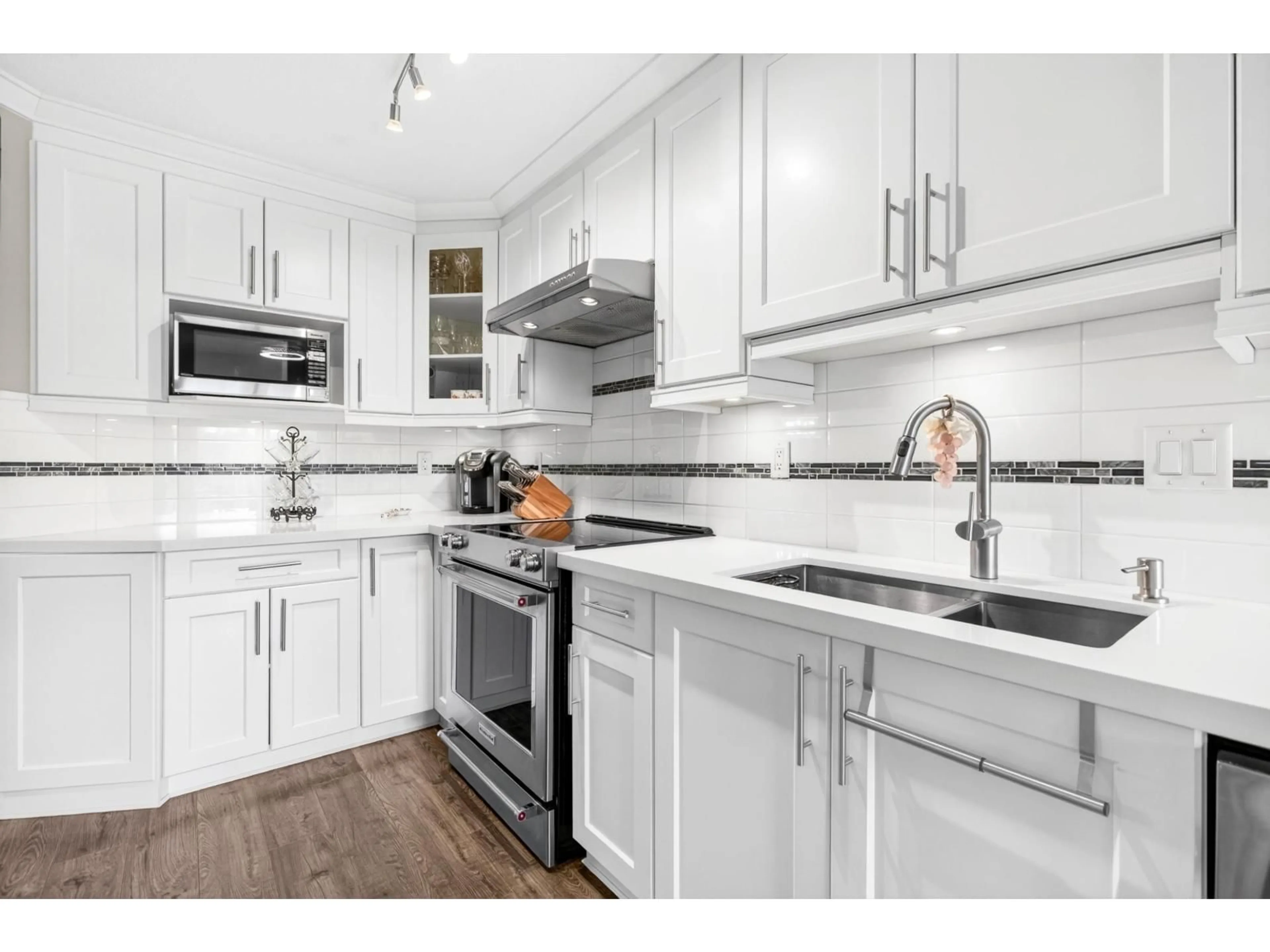 Open concept kitchen, unknown for 212 - 20600 53A AVENUE, Langley British Columbia V3A8C2