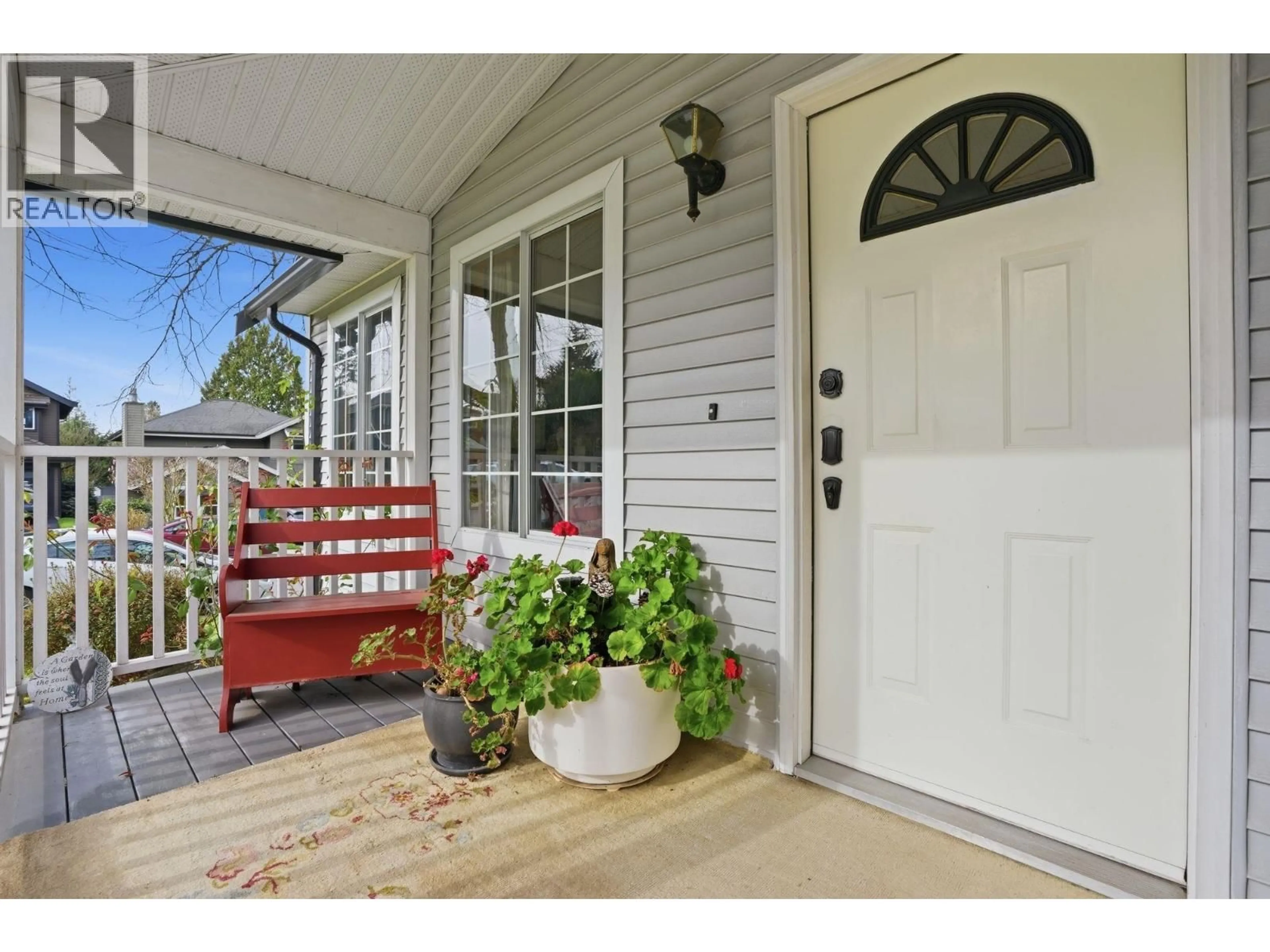 Indoor entryway for 3300 MANNING CRESCENT, North Vancouver British Columbia V7H2R6