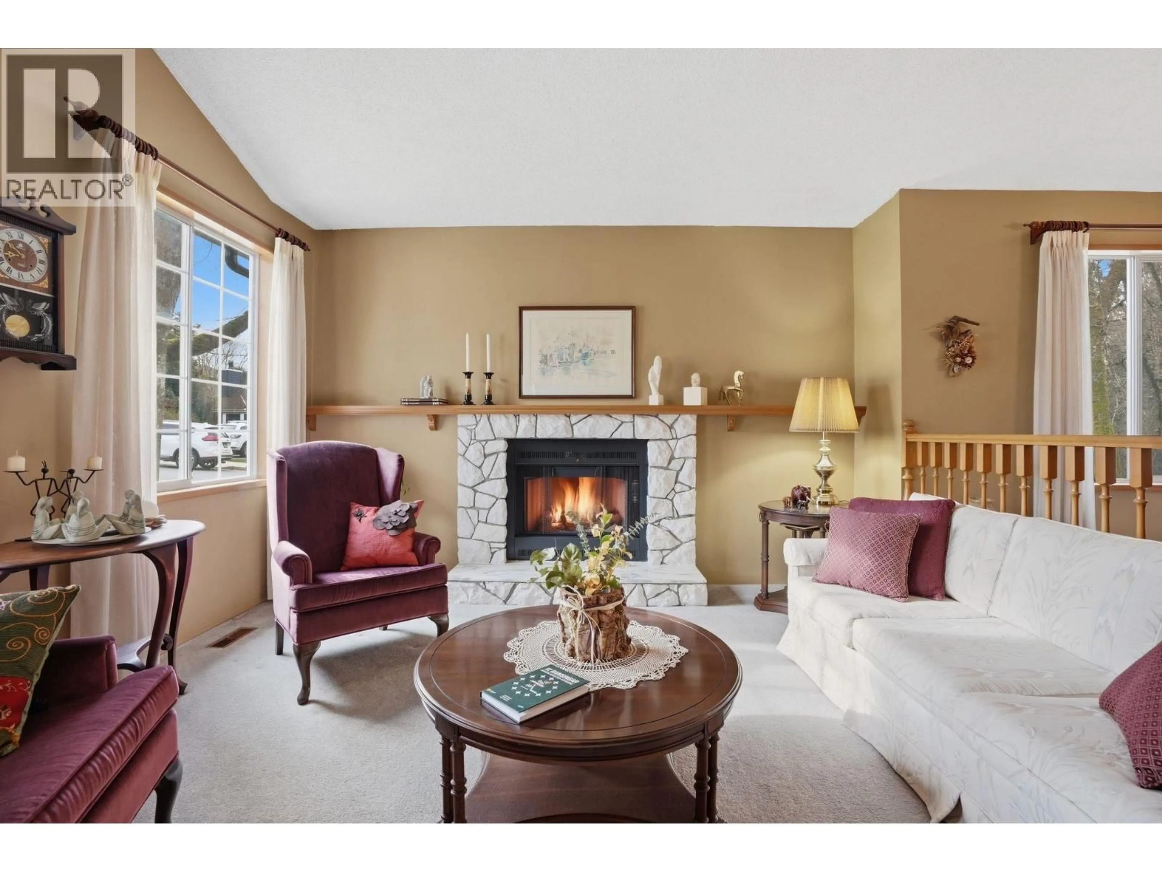 Living room with furniture, ceramic/tile floor for 3300 MANNING CRESCENT, North Vancouver British Columbia V7H2R6