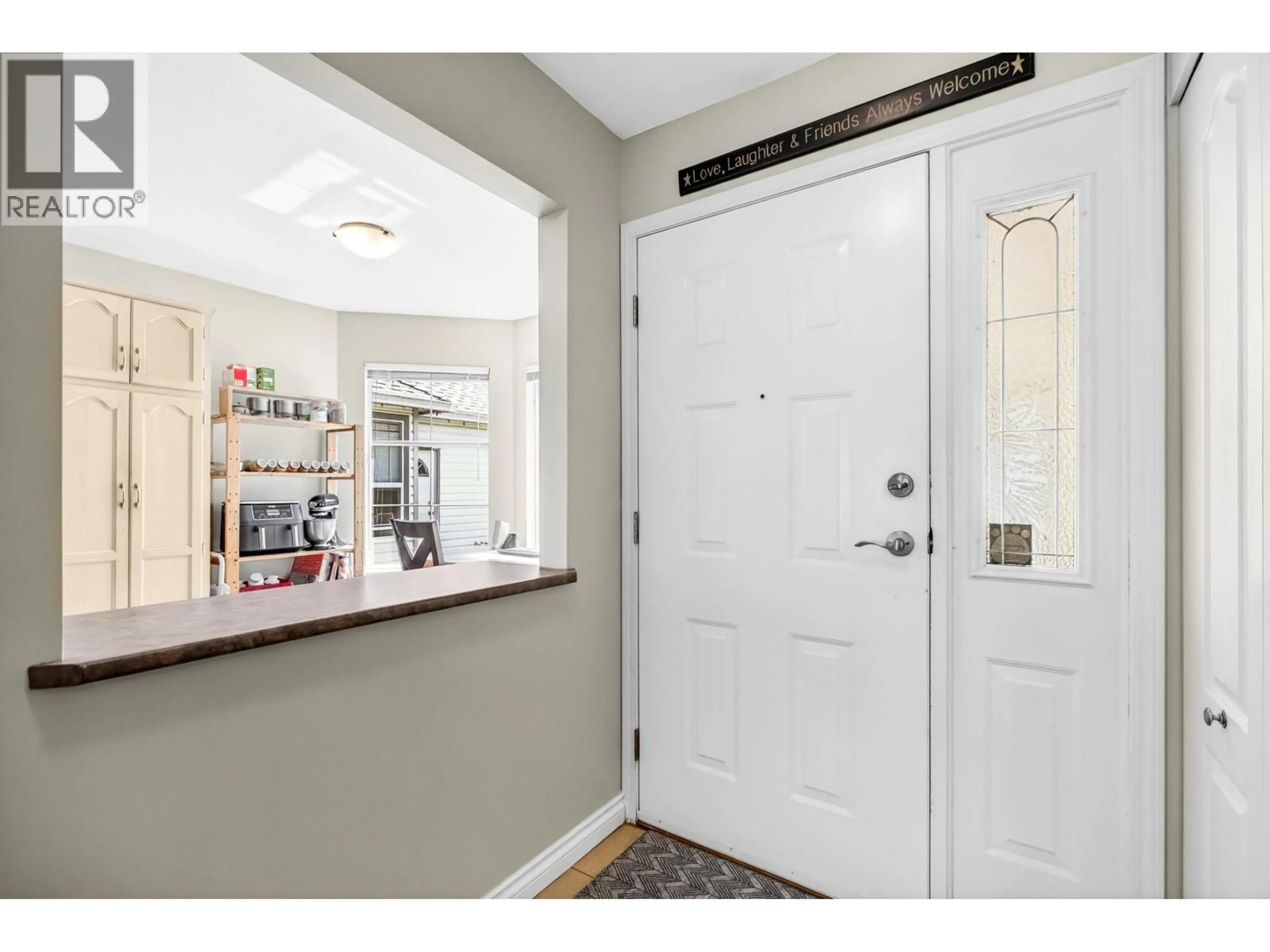 Indoor entryway for 20673 RIVER ROAD, Maple Ridge British Columbia V2X0P3