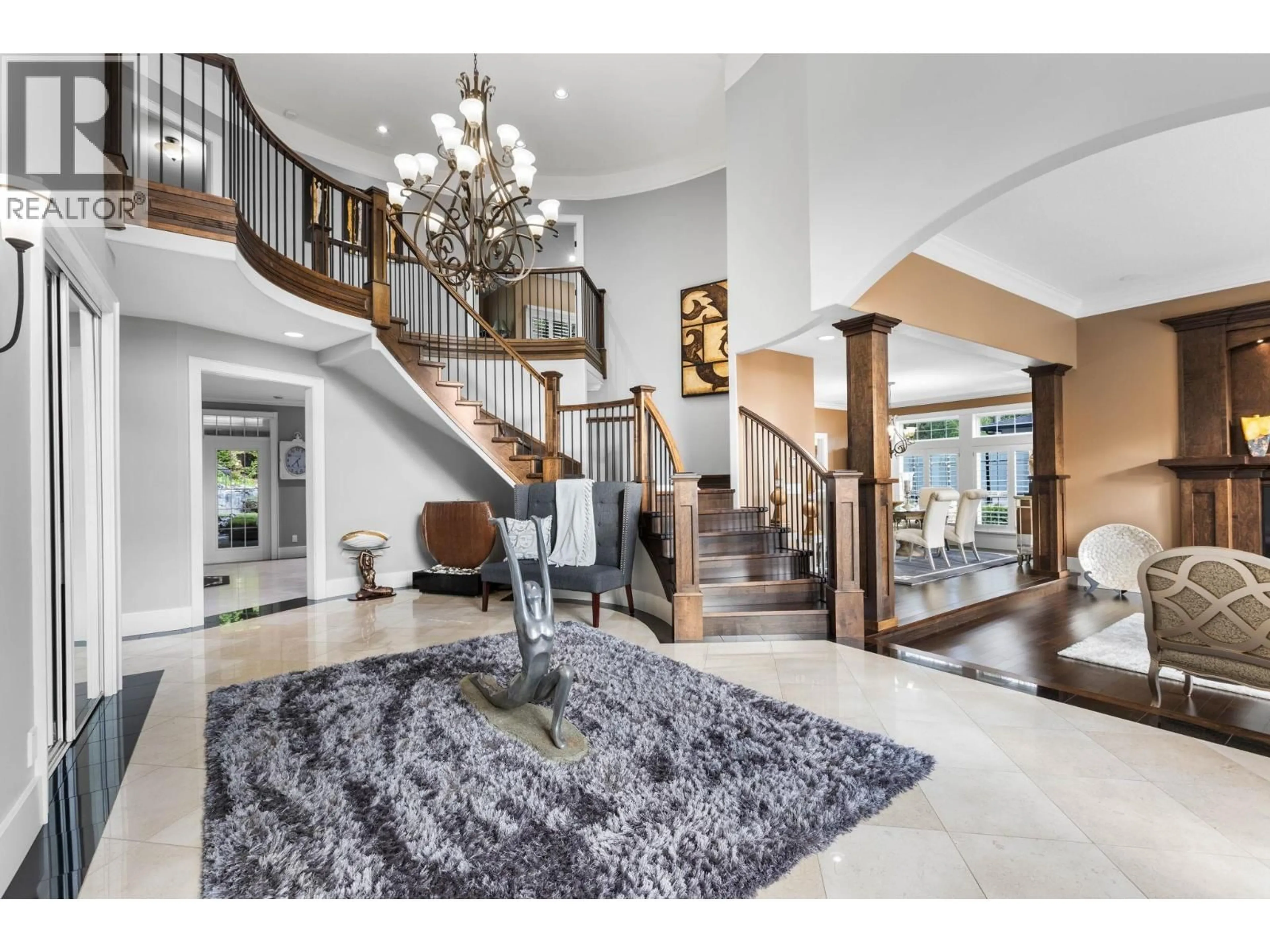 Indoor foyer for 3027 PLATEAU BOULEVARD, Coquitlam British Columbia V3E2W7