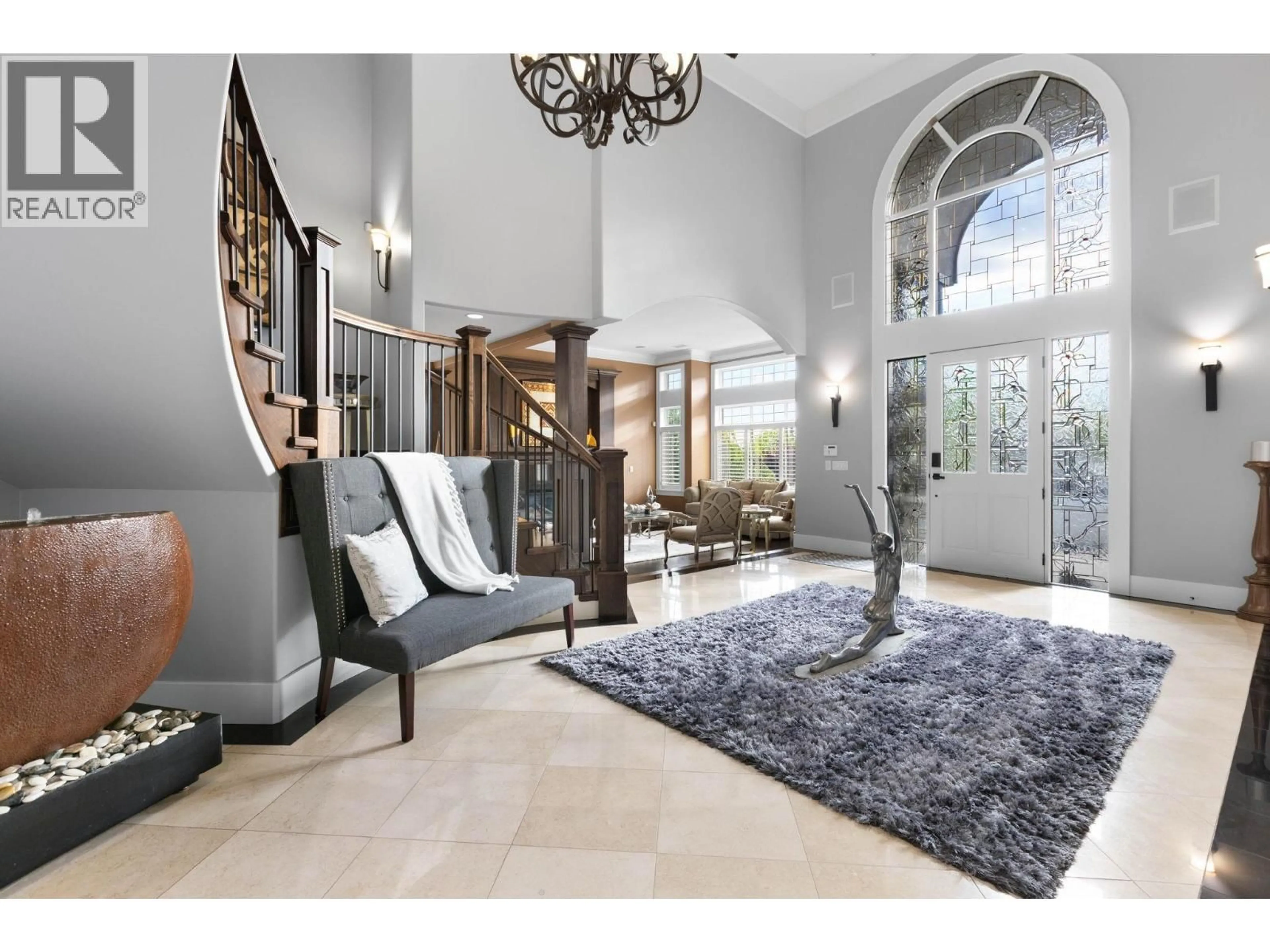 Indoor foyer for 3027 PLATEAU BOULEVARD, Coquitlam British Columbia V3E2W7