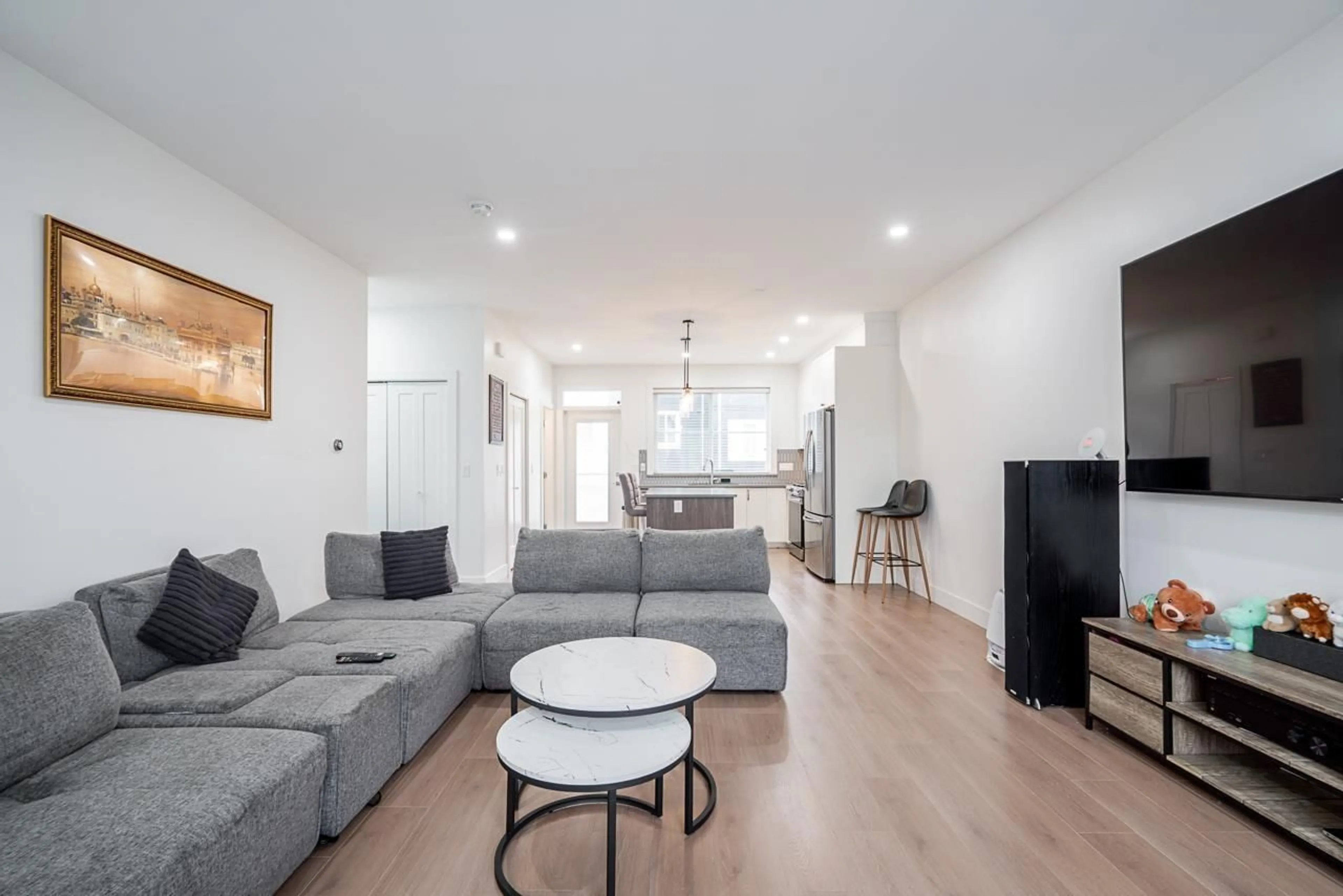 Living room with furniture, unknown for 38 - 14355 62 AVENUE, Surrey British Columbia V3X0K6