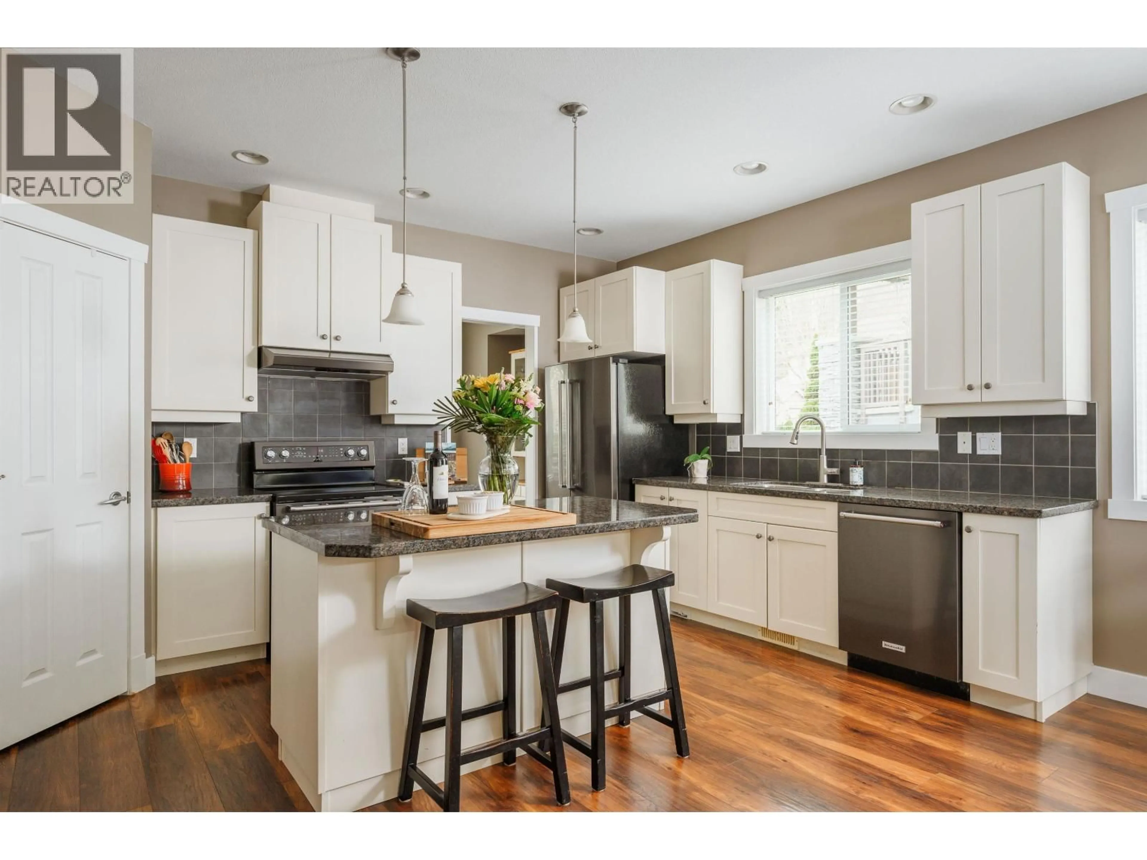 Open concept kitchen, wood/laminate floor for 22840 FOREMAN DRIVE, Maple Ridge British Columbia V4R0B2