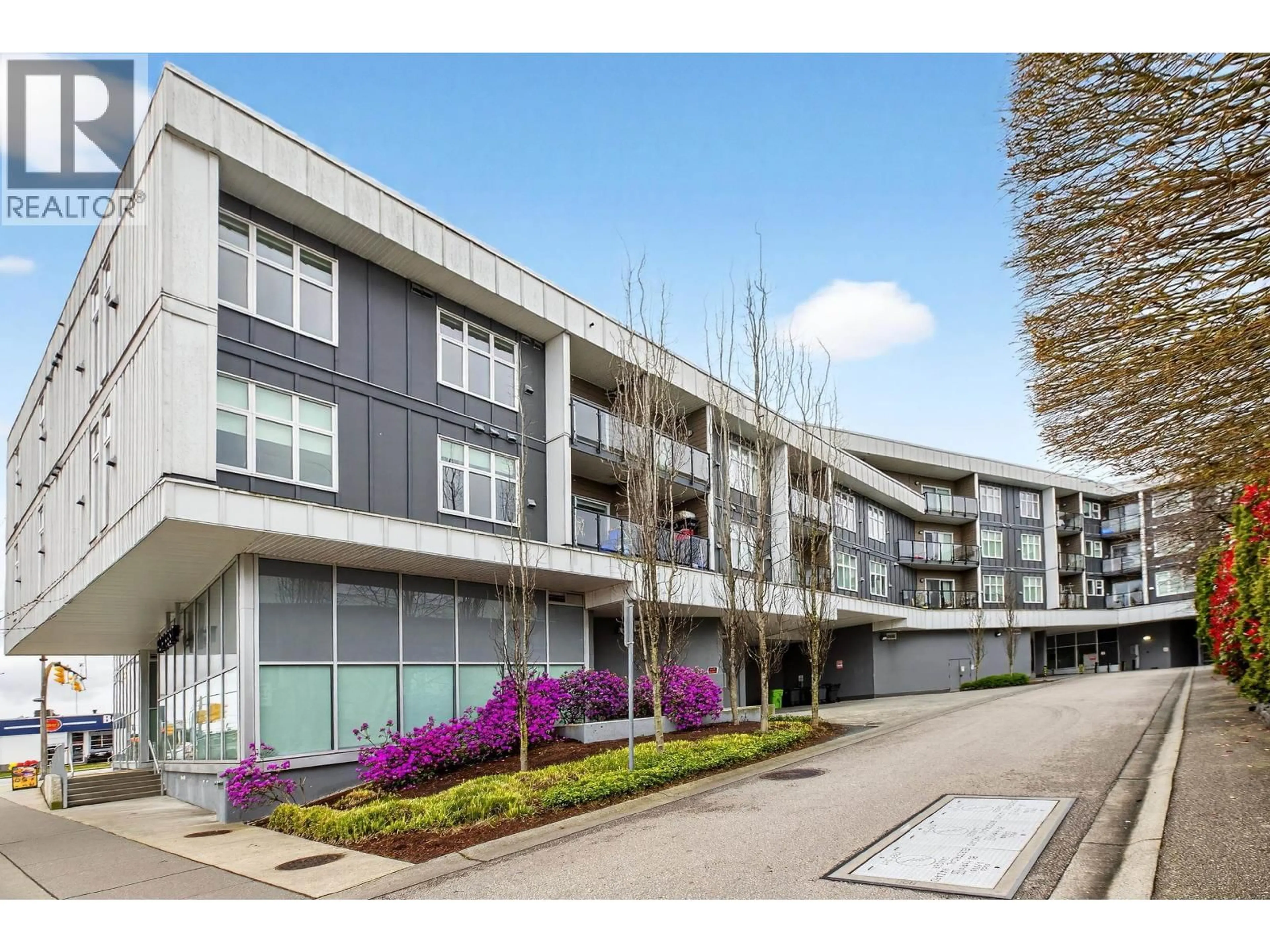 Patio, street for 215 - 6283 KINGSWAY AVENUE, Burnaby British Columbia V5J0H3