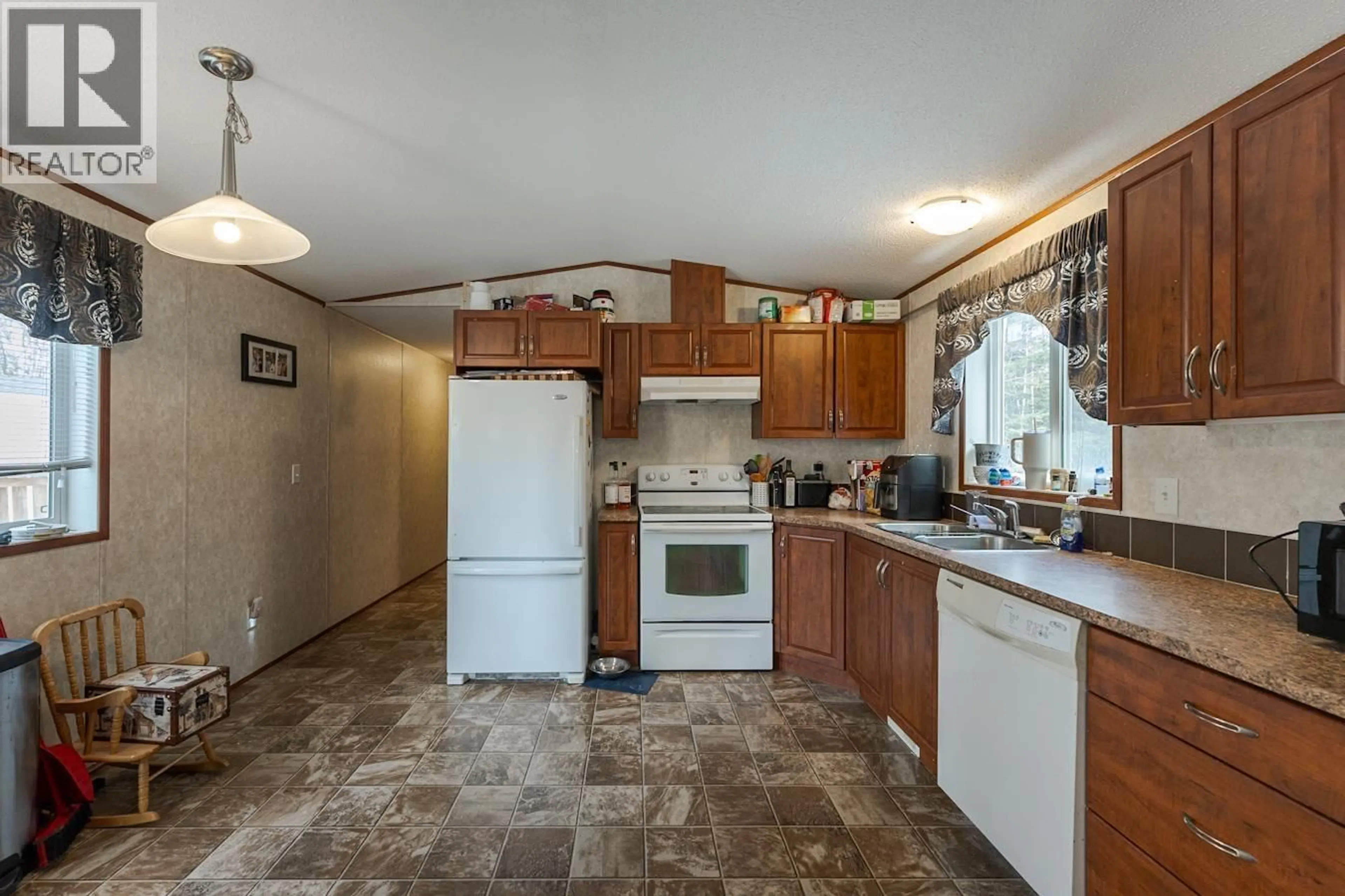 Standard kitchen, ceramic/tile floor for 7235 TAFT DRIVE, Prince George British Columbia V2K2R4