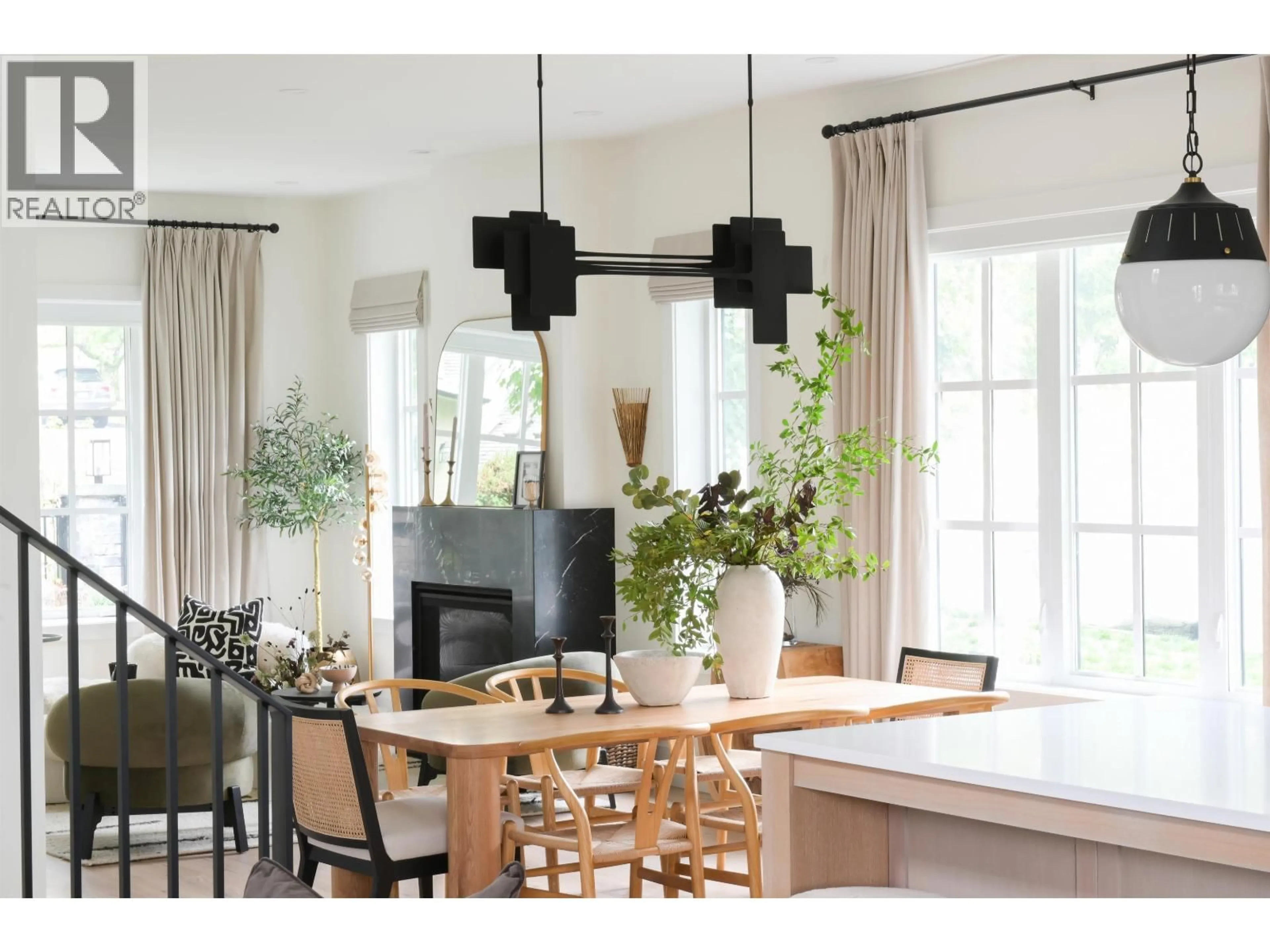 Dining room, wood/laminate floor for 2804 34TH AVENUE, Vancouver British Columbia V6N2J6