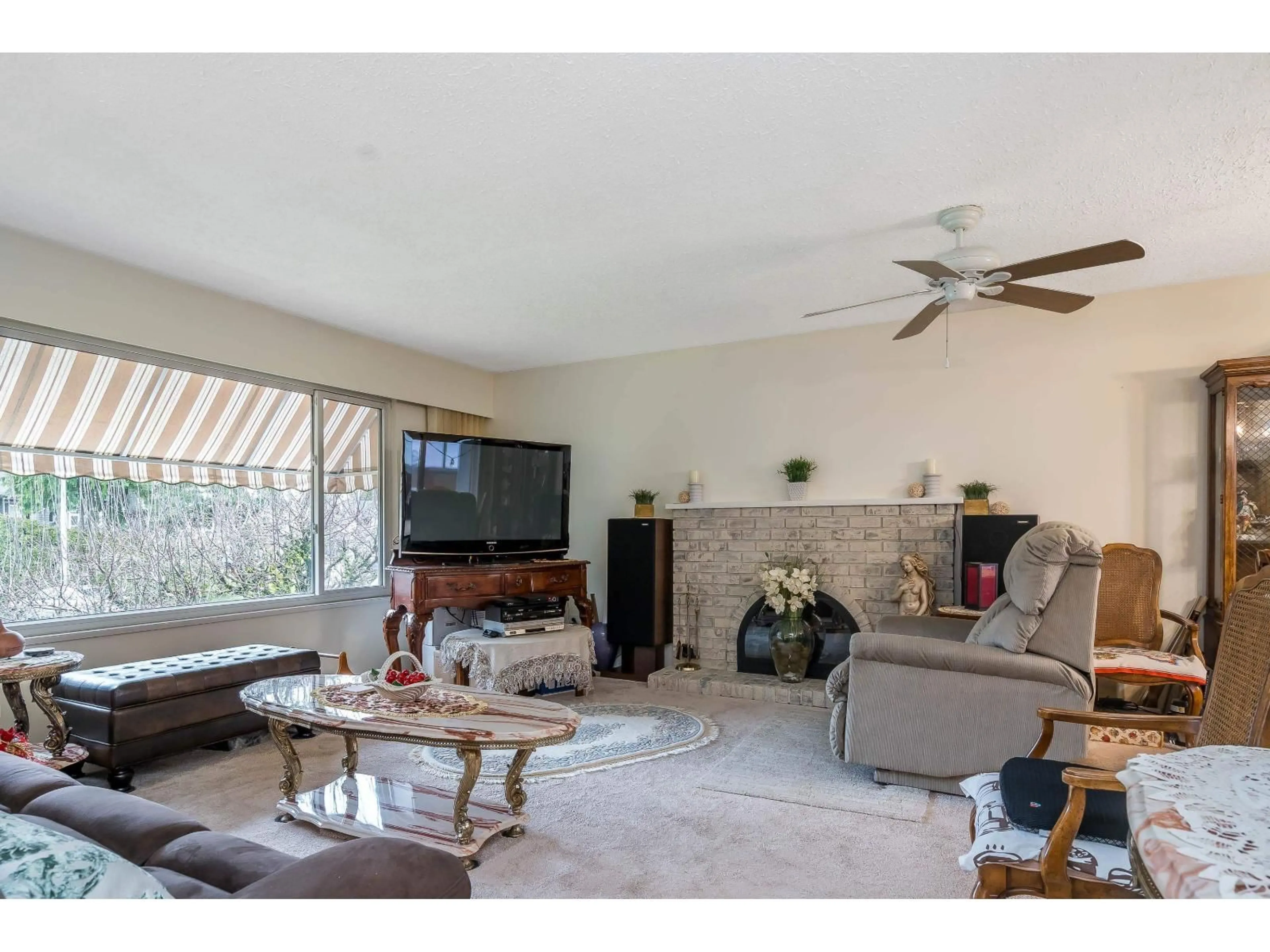 Living room with furniture, unknown for 26853 ALDER DRIVE, Langley British Columbia V4W3G9
