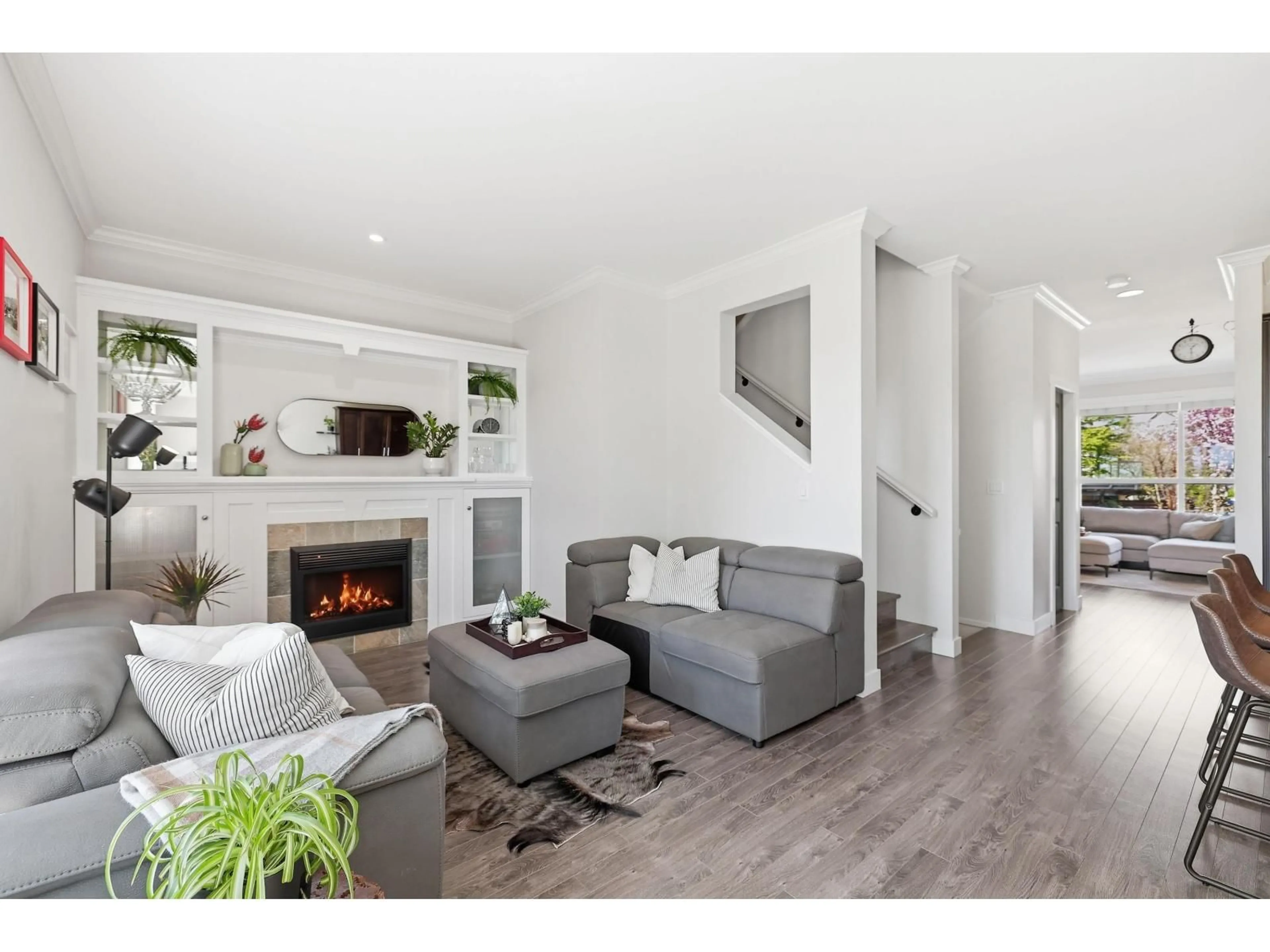 Living room with furniture, wood/laminate floor for 82 - 7780 170 STREET, Surrey British Columbia V4N6M4