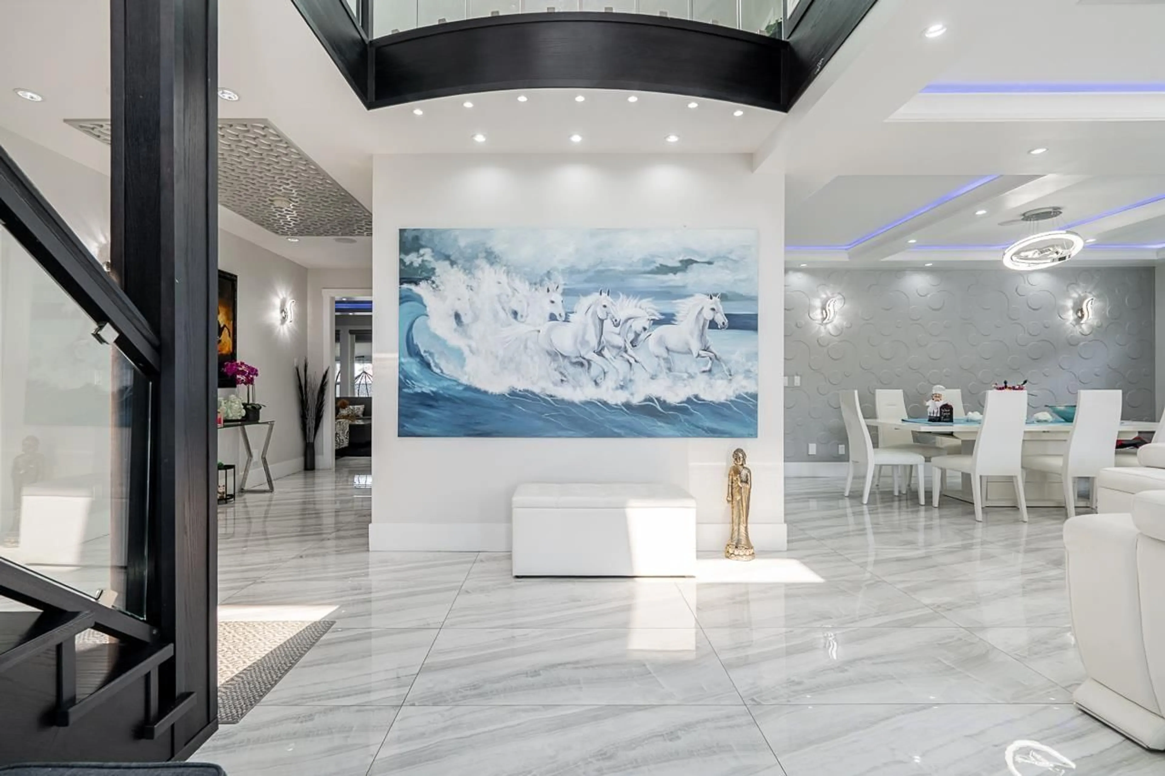 Lobby for 14115 76 AVENUE, Surrey British Columbia V3W6K7