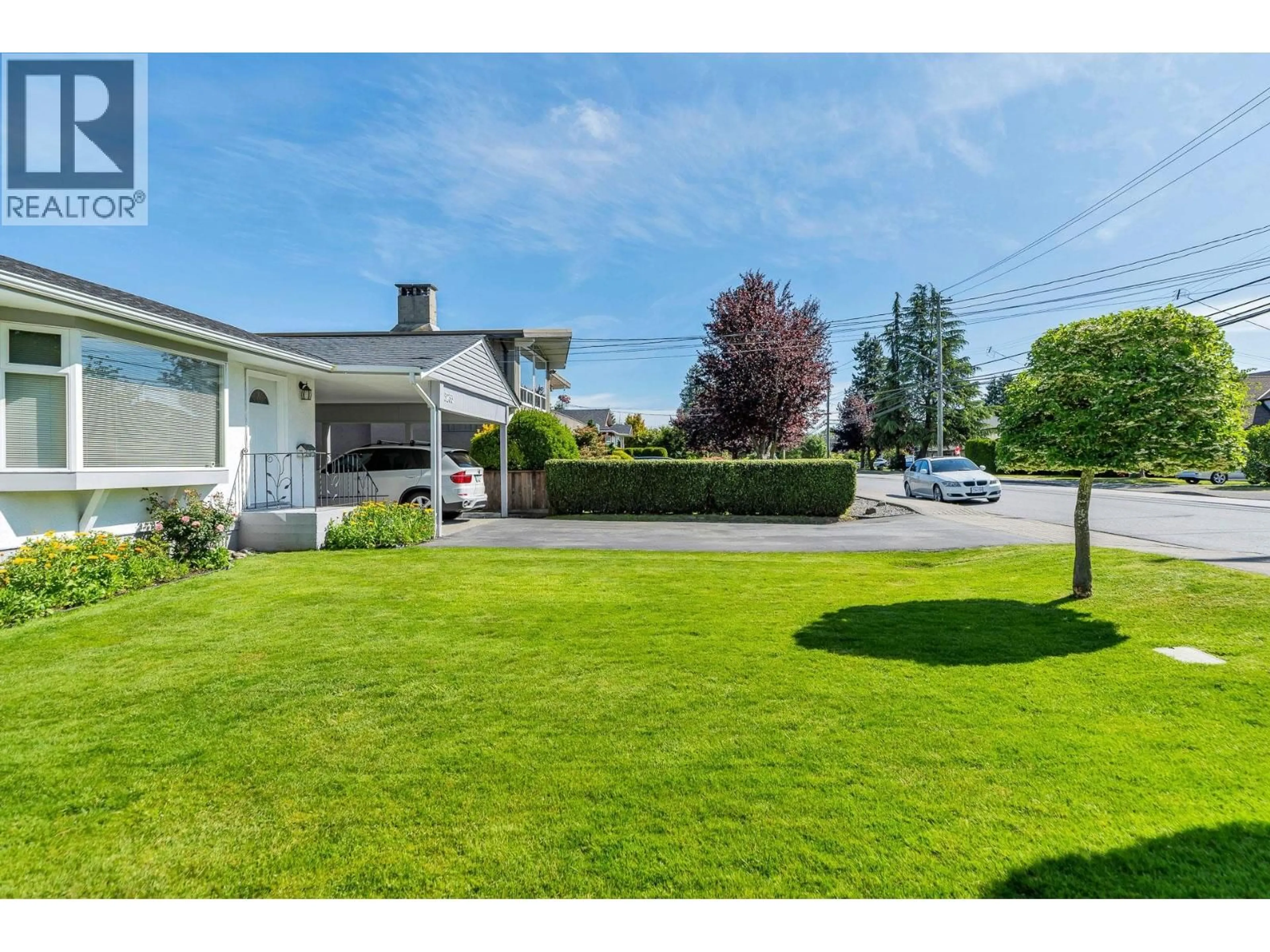 A pic from outside/outdoor area/front of a property/back of a property/a pic from drone, street for 5233 WESTMINSTER AVENUE, Delta British Columbia V4K2J4