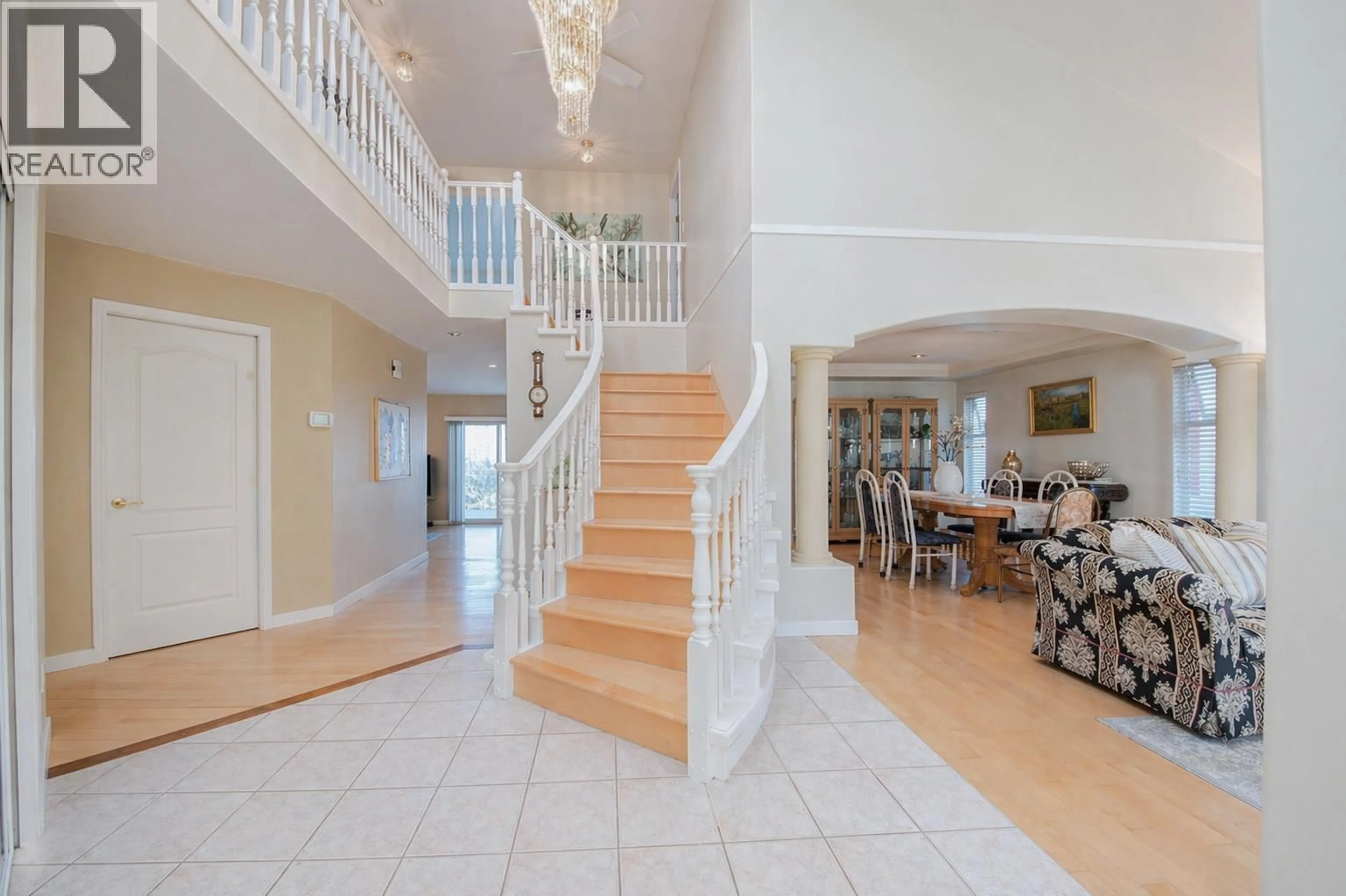 Indoor foyer for 2946 BLACKBEAR COURT, Coquitlam British Columbia V3E3A2