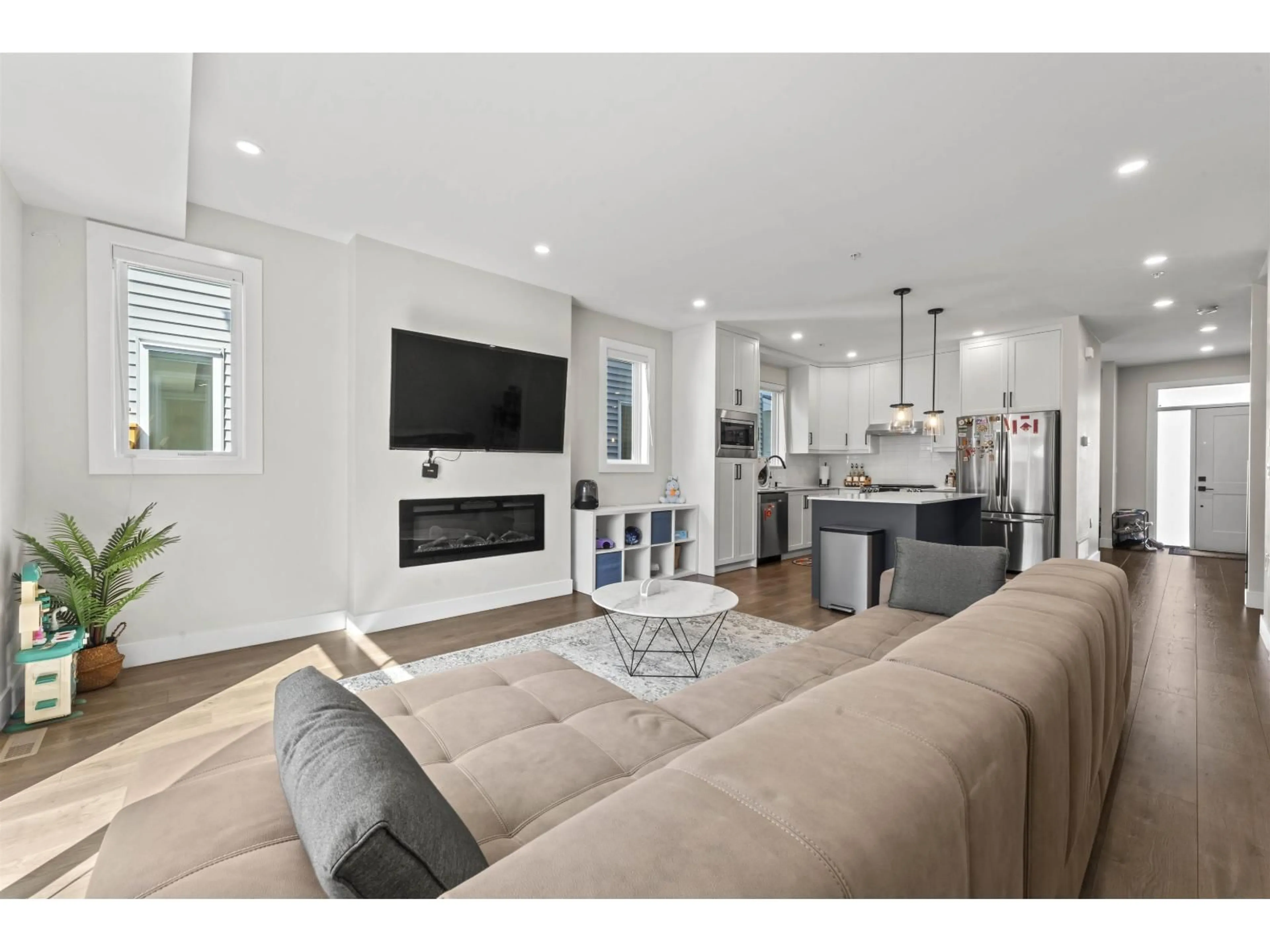 Open concept kitchen, unknown for 20520 76A AVENUE, Langley British Columbia V2Y3T1