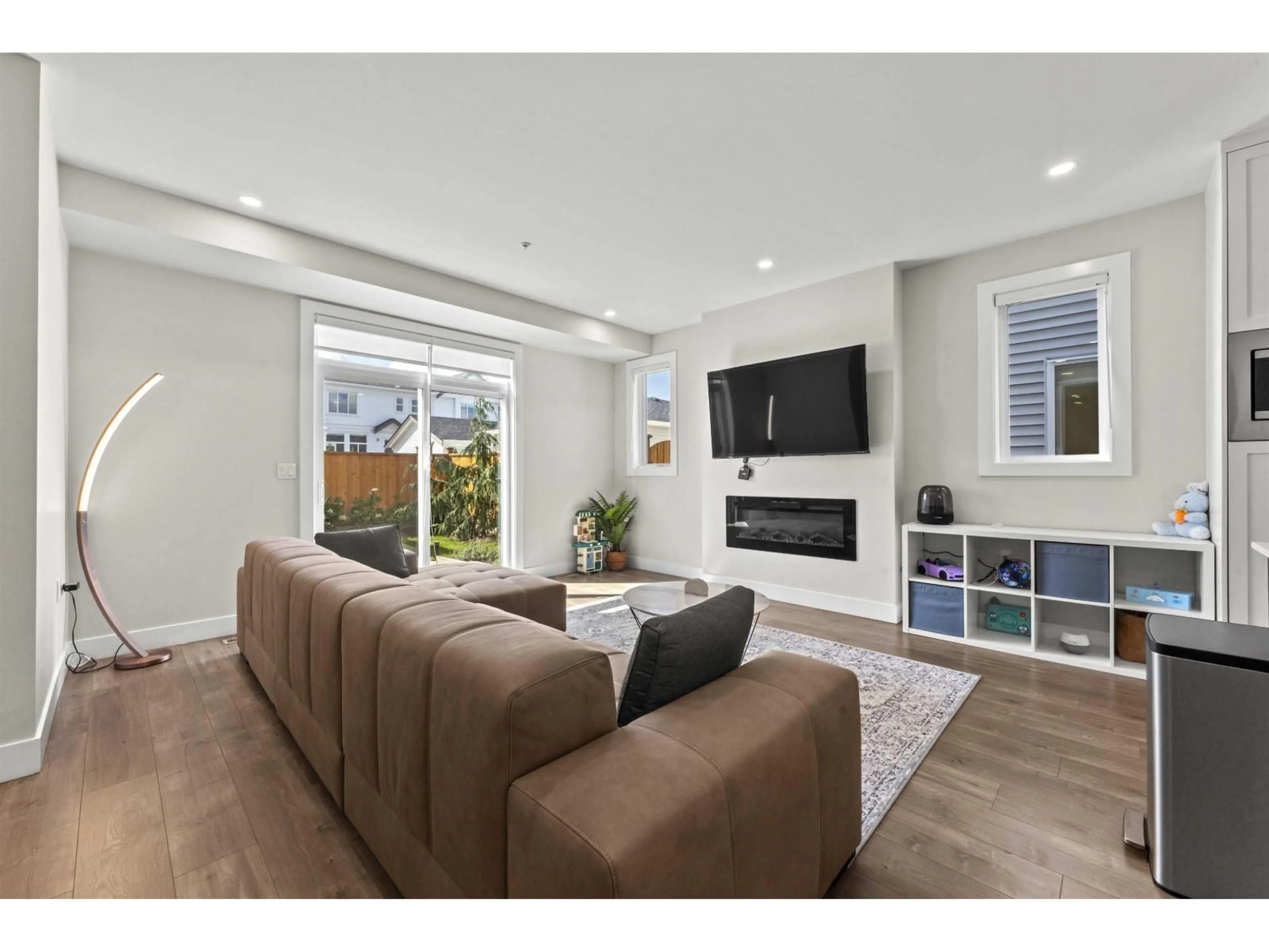 Living room with furniture, unknown for 20520 76A AVENUE, Langley British Columbia V2Y3T1