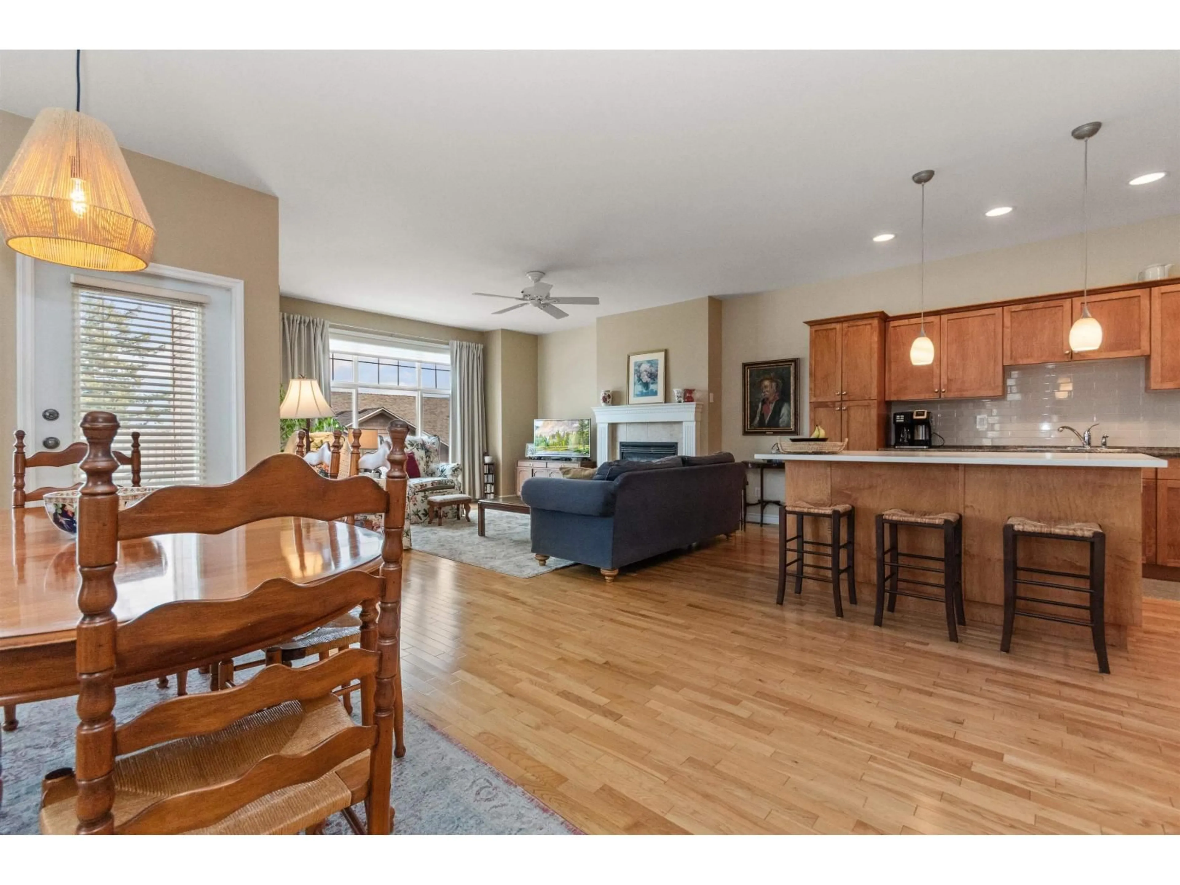 Open concept kitchen, wood/laminate floor for 62 - 8590 SUNRISE DRIVE, Chilliwack British Columbia V2R3Z4