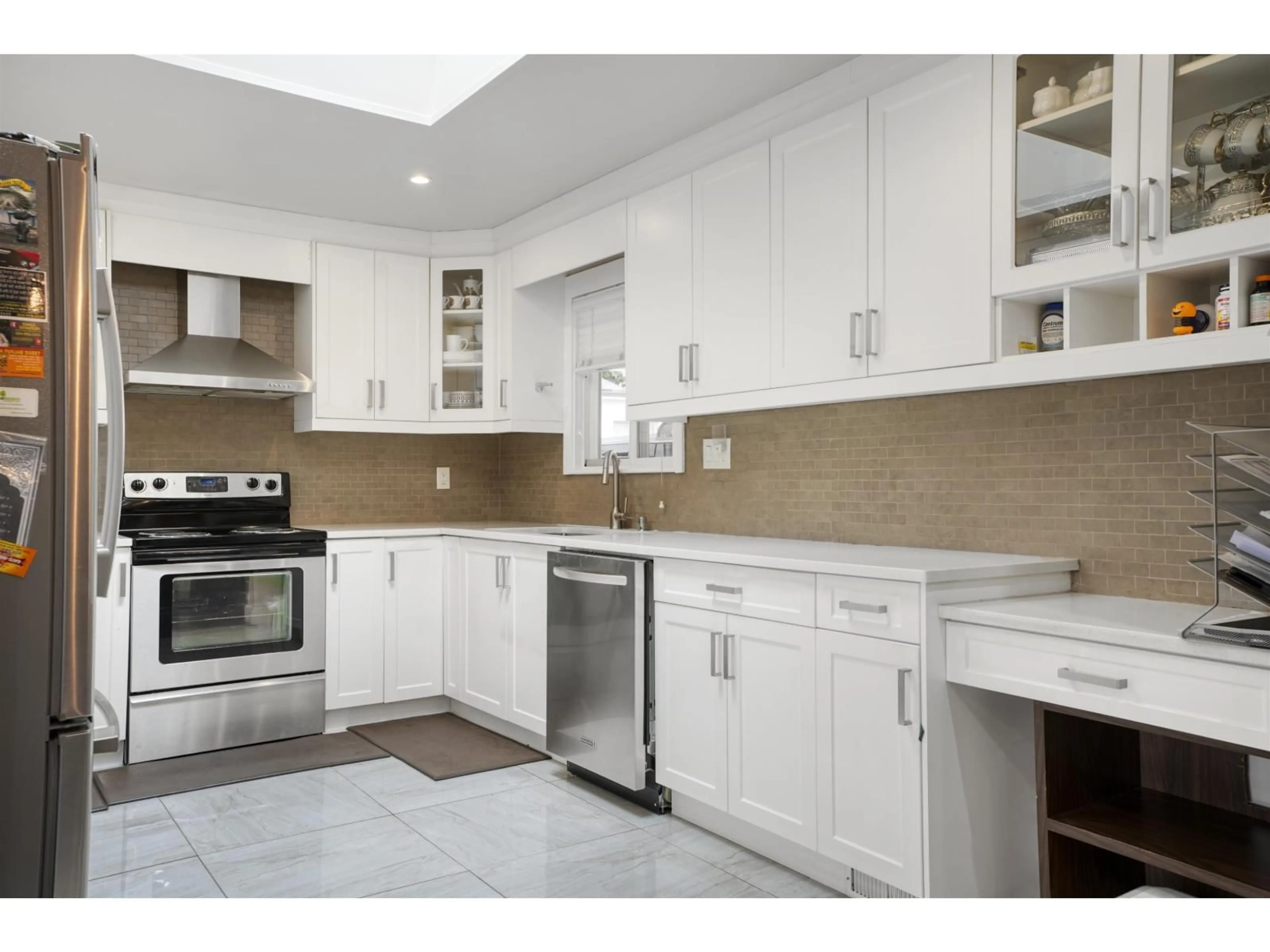 Open concept kitchen, ceramic/tile floor for 9027 PRINCE CHARLES BOULEVARD, Surrey British Columbia V3V1R7