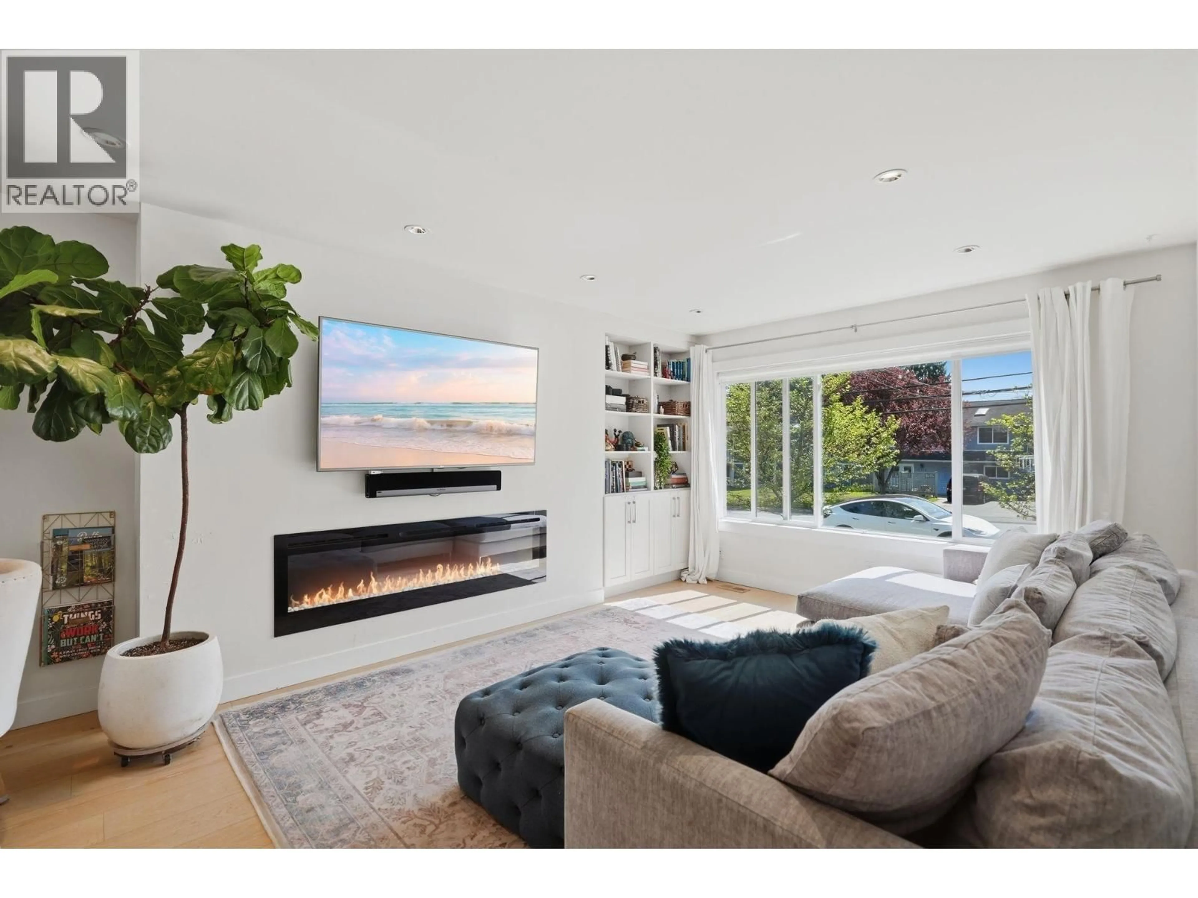 Living room with furniture, unknown for 5479 6 AVENUE, Delta British Columbia V4M1L9