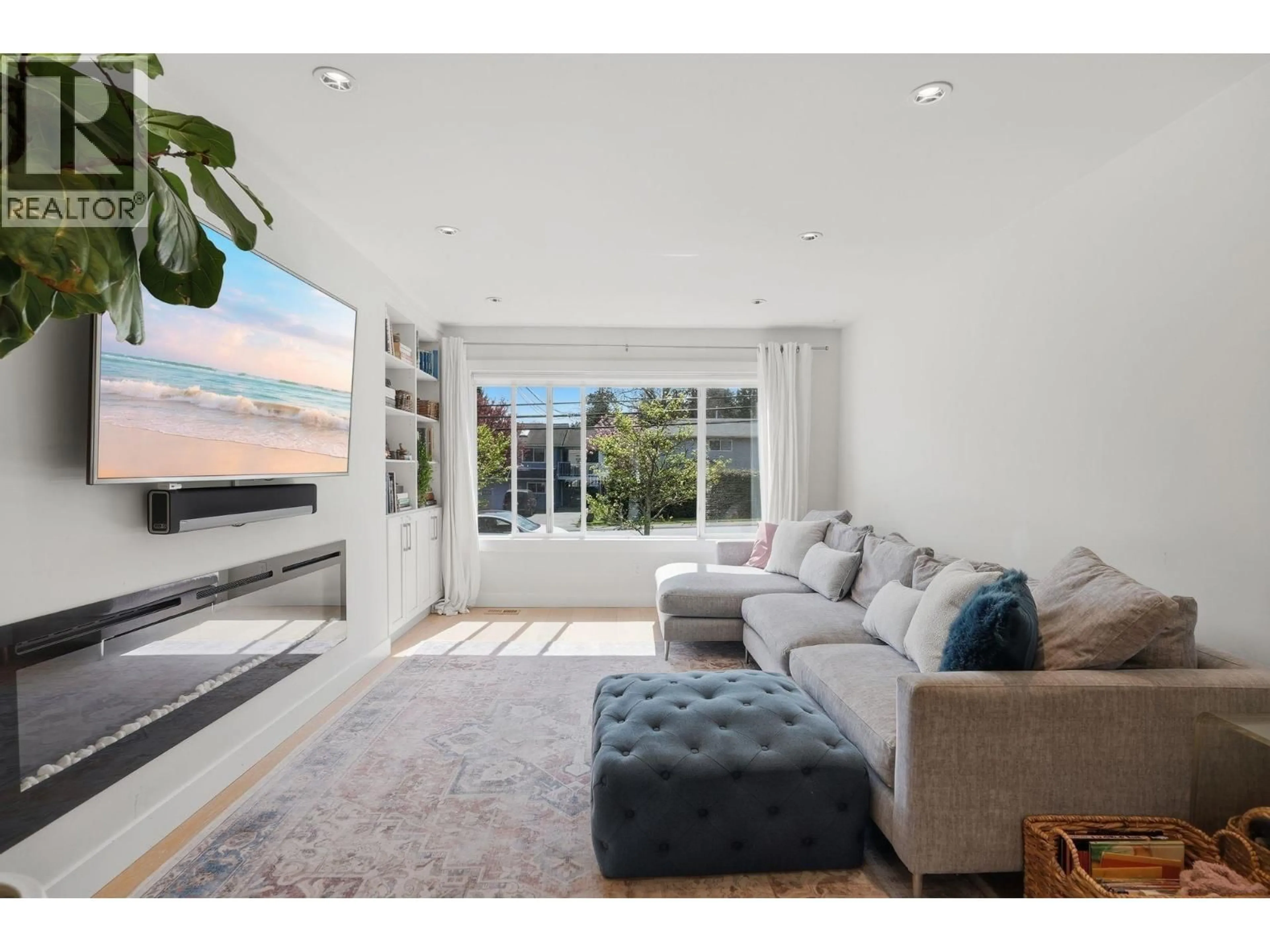 Living room with furniture, unknown for 5479 6 AVENUE, Delta British Columbia V4M1L9