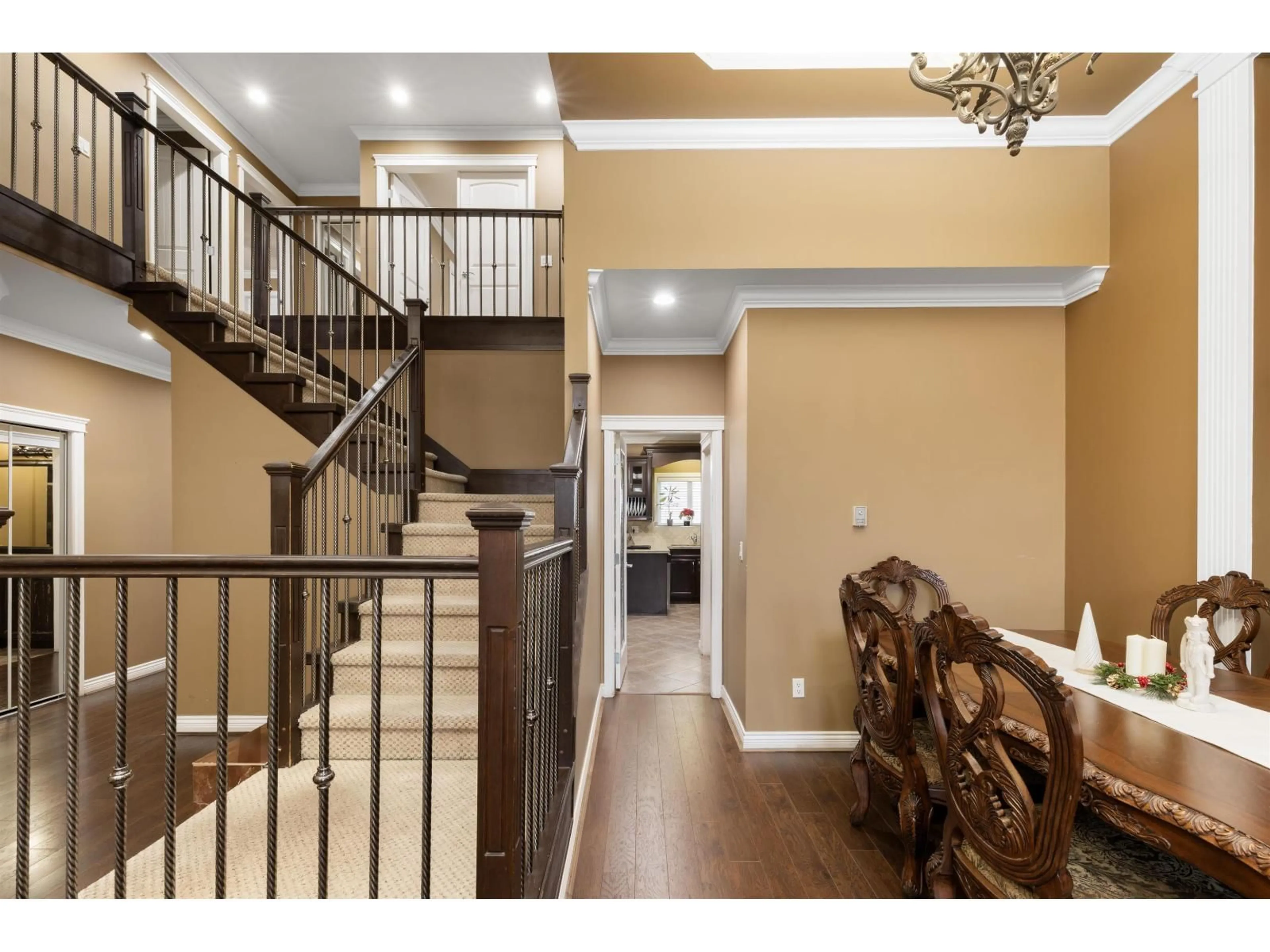 Indoor entryway for 14855 71 AVENUE, Surrey British Columbia V3S0X3