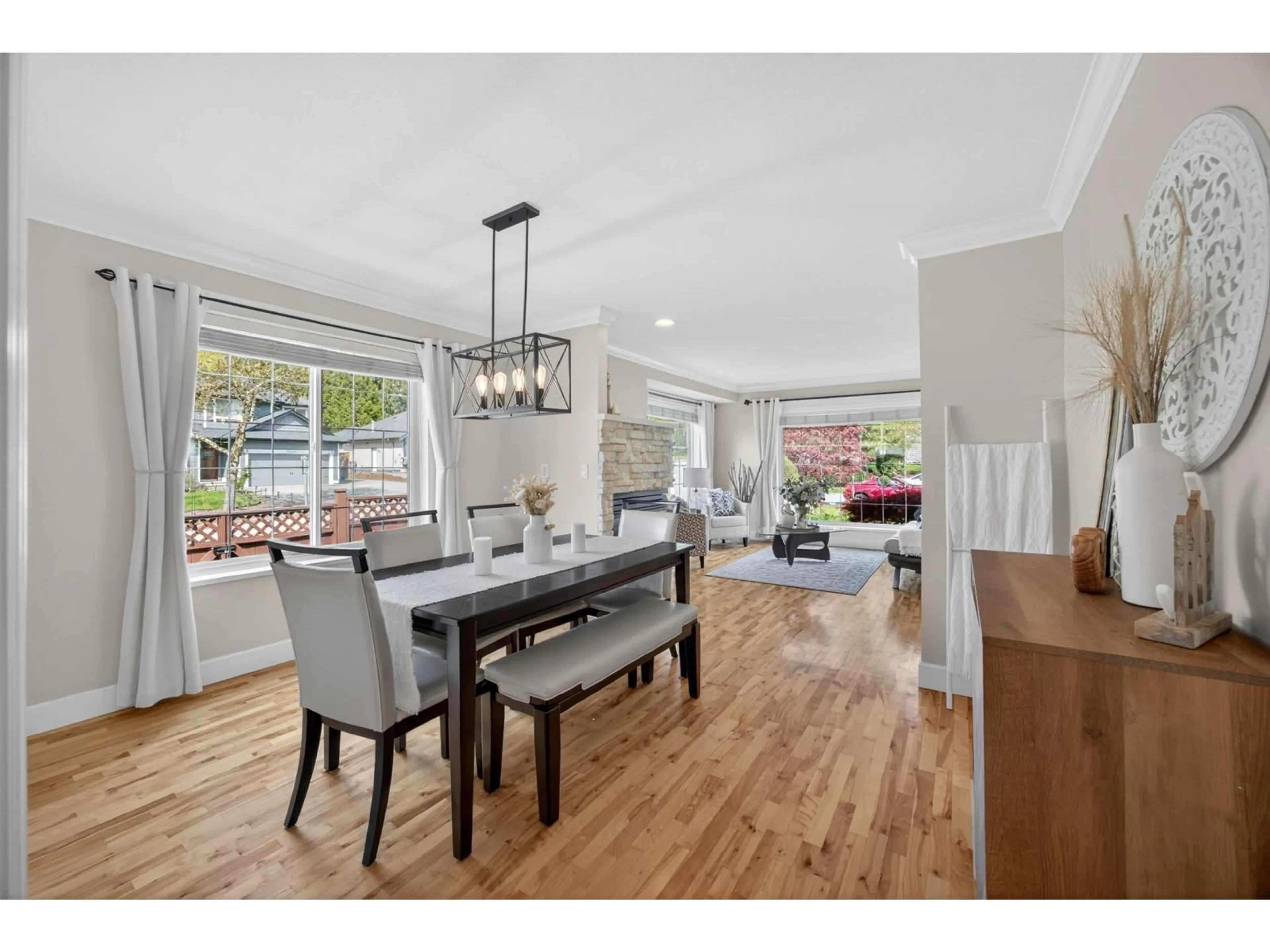 Dining room, wood/laminate floor for 6791 178B STREET, Surrey British Columbia V3S9E1
