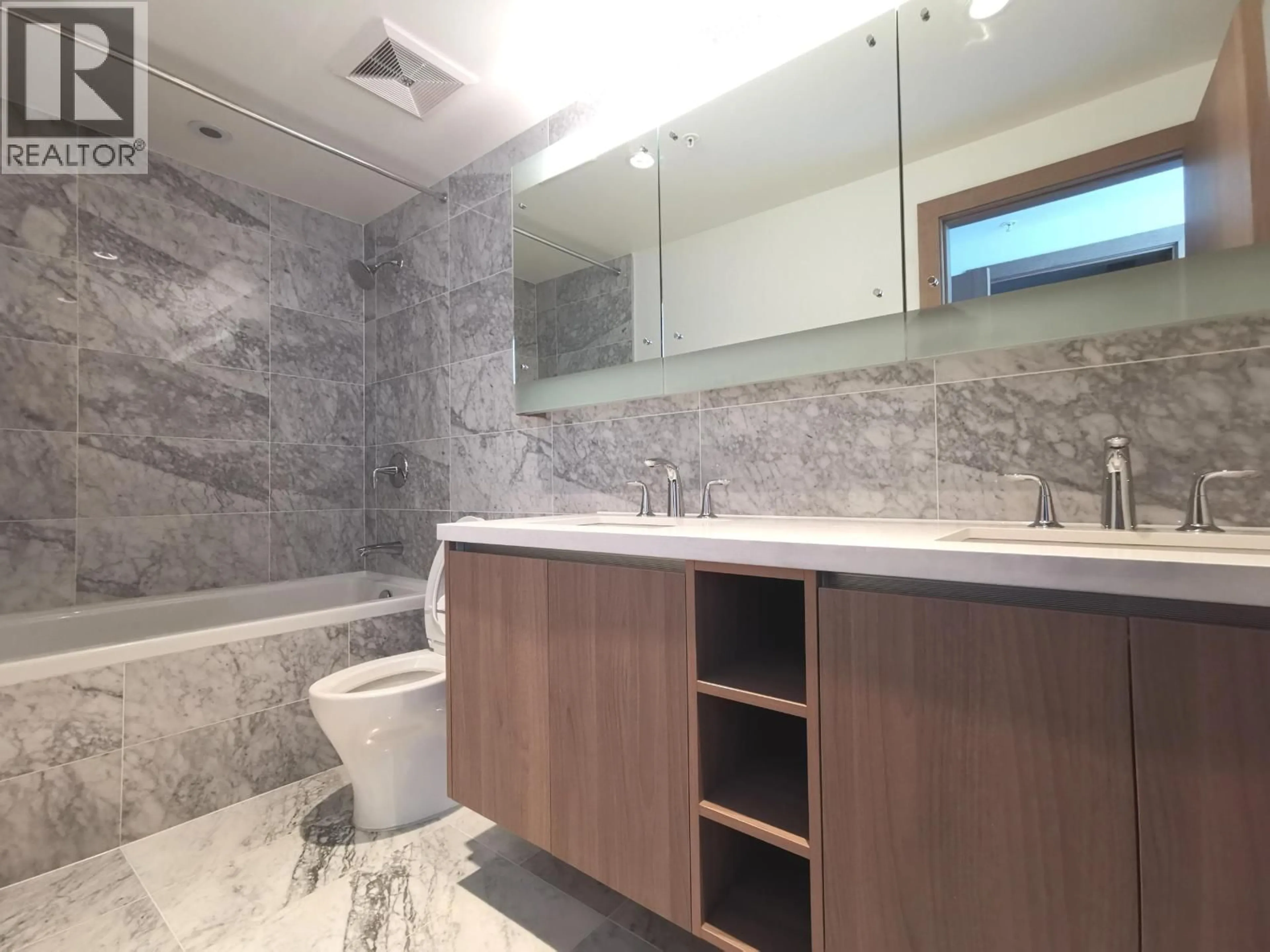 Contemporary bathroom, ceramic/tile floor for 4003 - 6538 NELSON AVENUE, Burnaby British Columbia V5H0G5