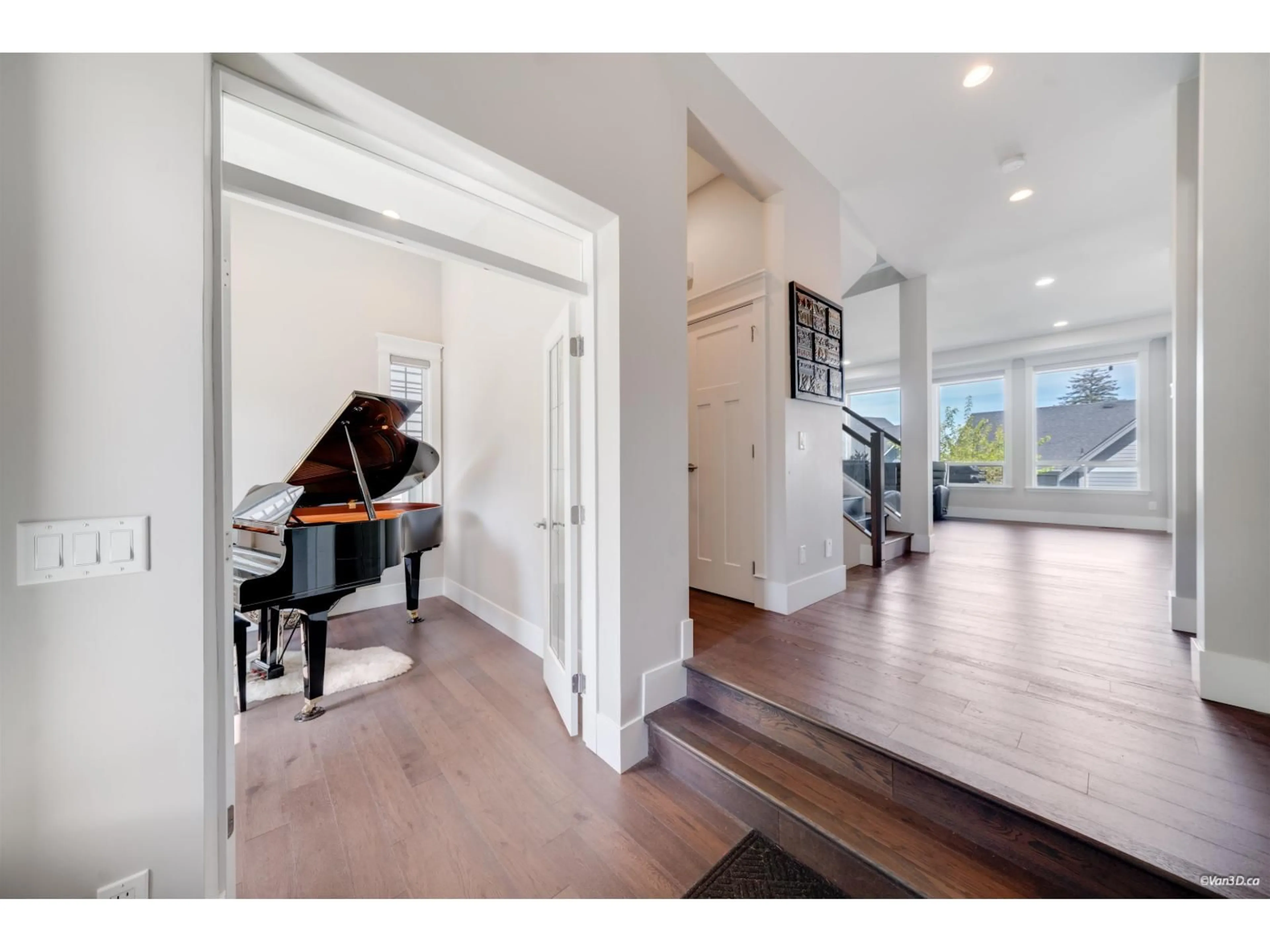 Indoor entryway for 2862 HELC PLACE, Surrey British Columbia V3Z0C6