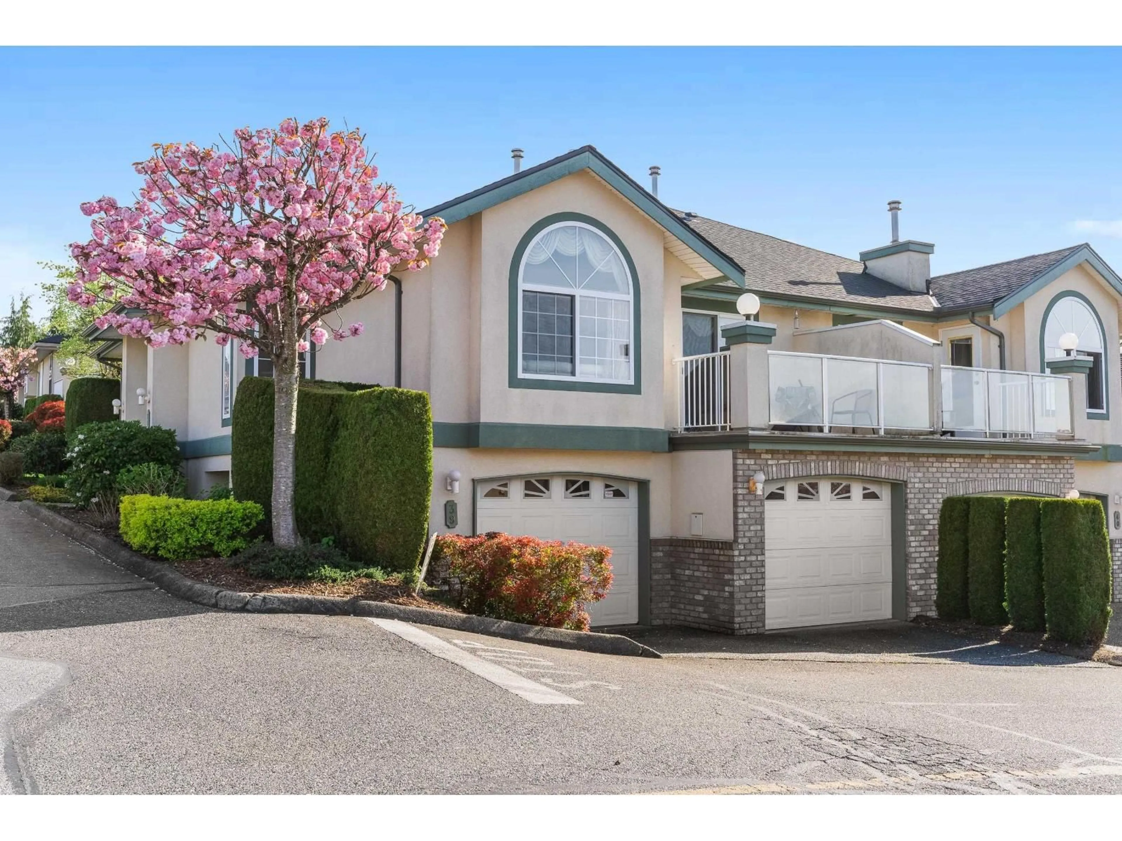 Home with vinyl exterior material, street for 39 - 32777 CHILCOTIN DRIVE, Abbotsford British Columbia V2T5W4