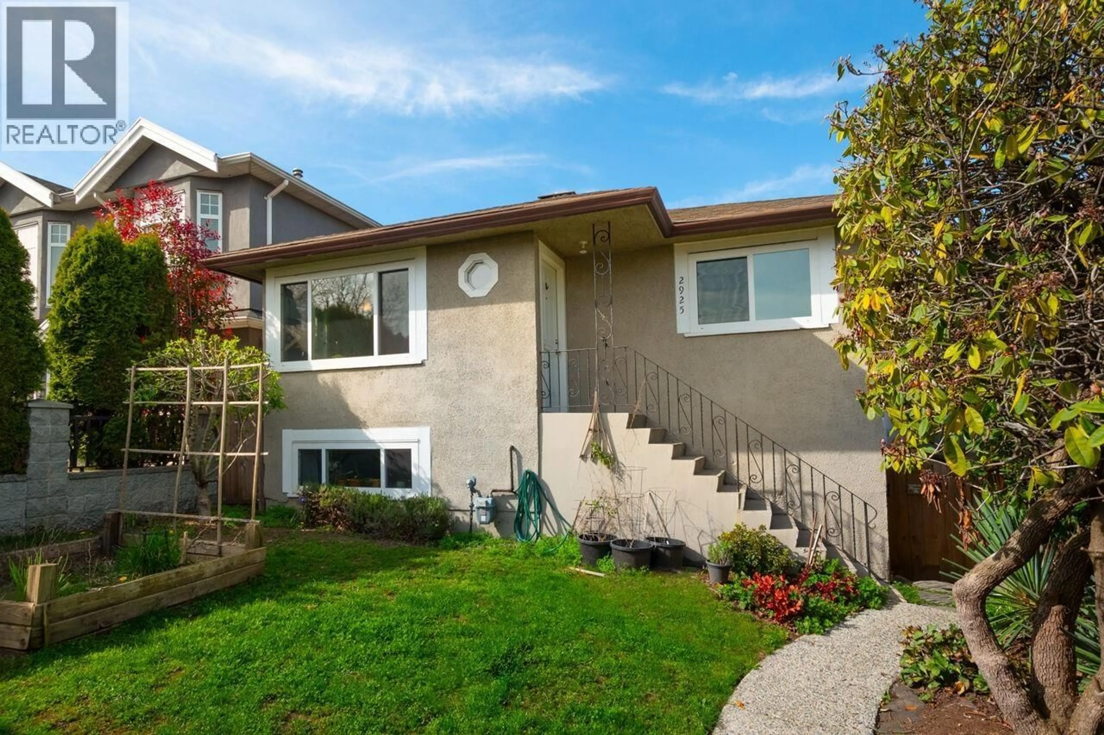 Home with vinyl exterior material, street for 2925 MCGILL STREET, Vancouver British Columbia V5K1H8