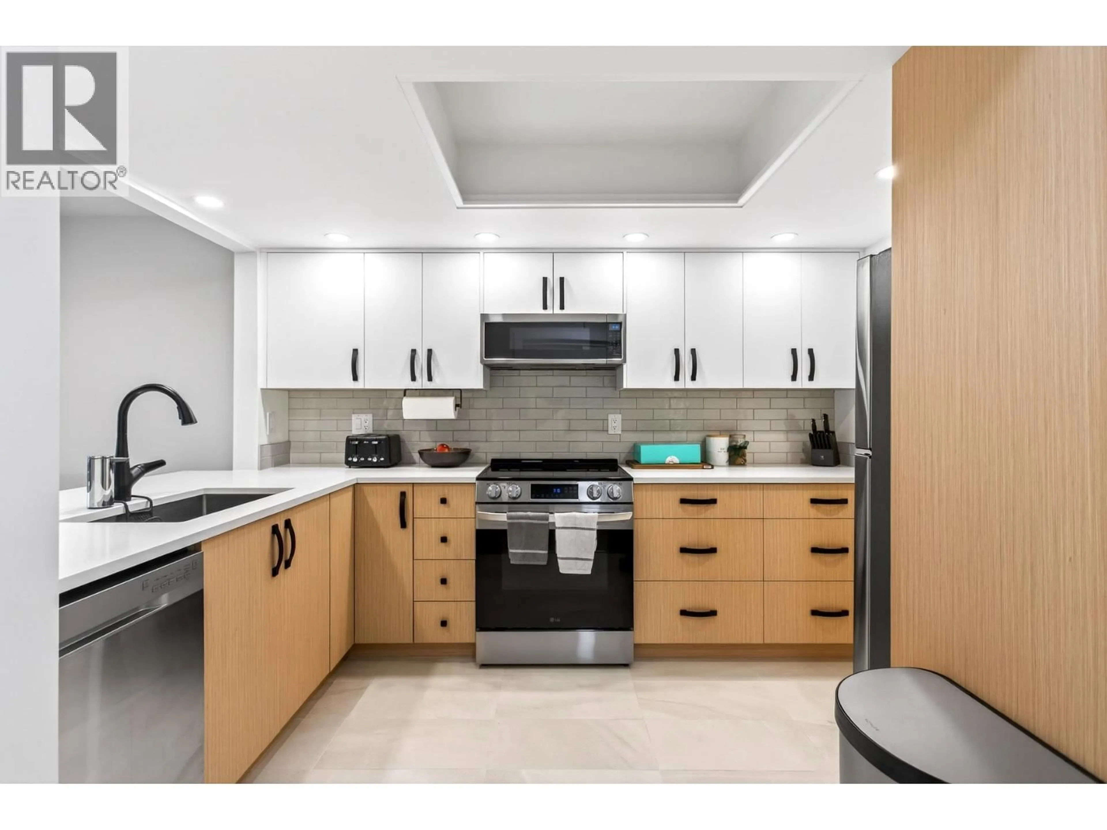 Standard kitchen, unknown for 601 - 1196 PIPELINE ROAD, Coquitlam British Columbia V3B7Z6