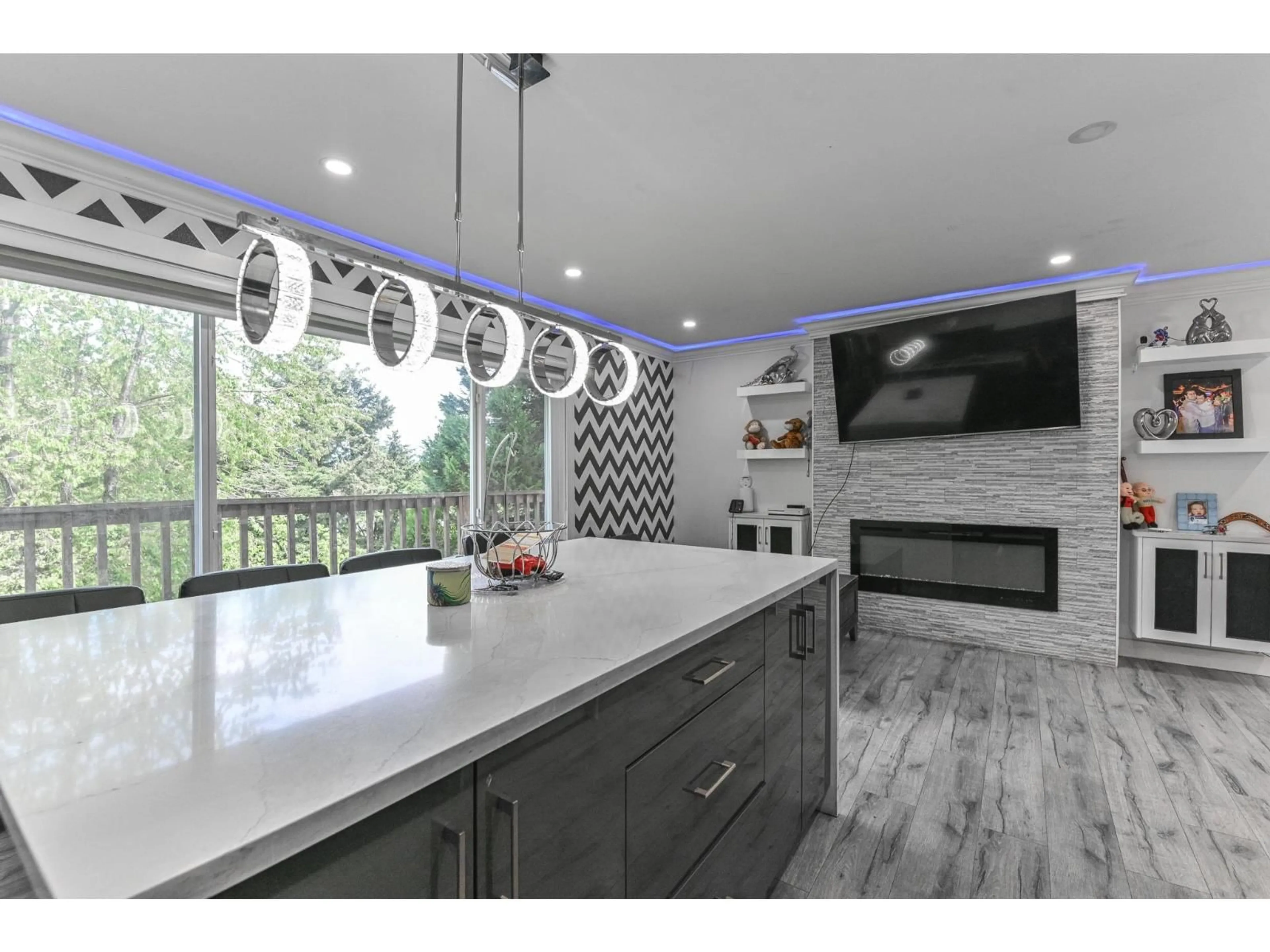 Open concept kitchen, ceramic/tile floor for 2802 UPLAND CRESCENT, Abbotsford British Columbia V2T2E9