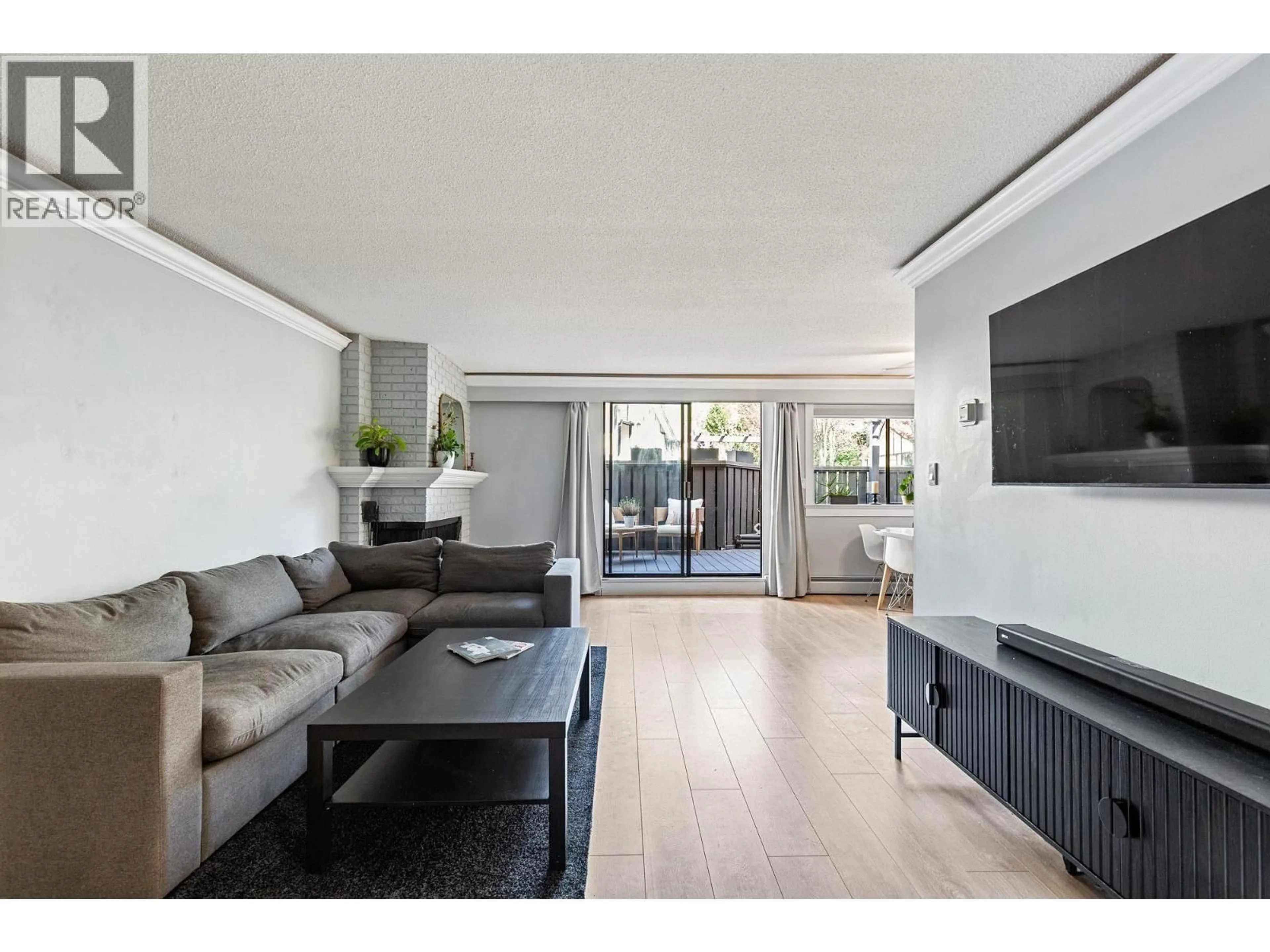 Living room with furniture, unknown for 8965 HORNE STREET, Burnaby British Columbia V3N4J8