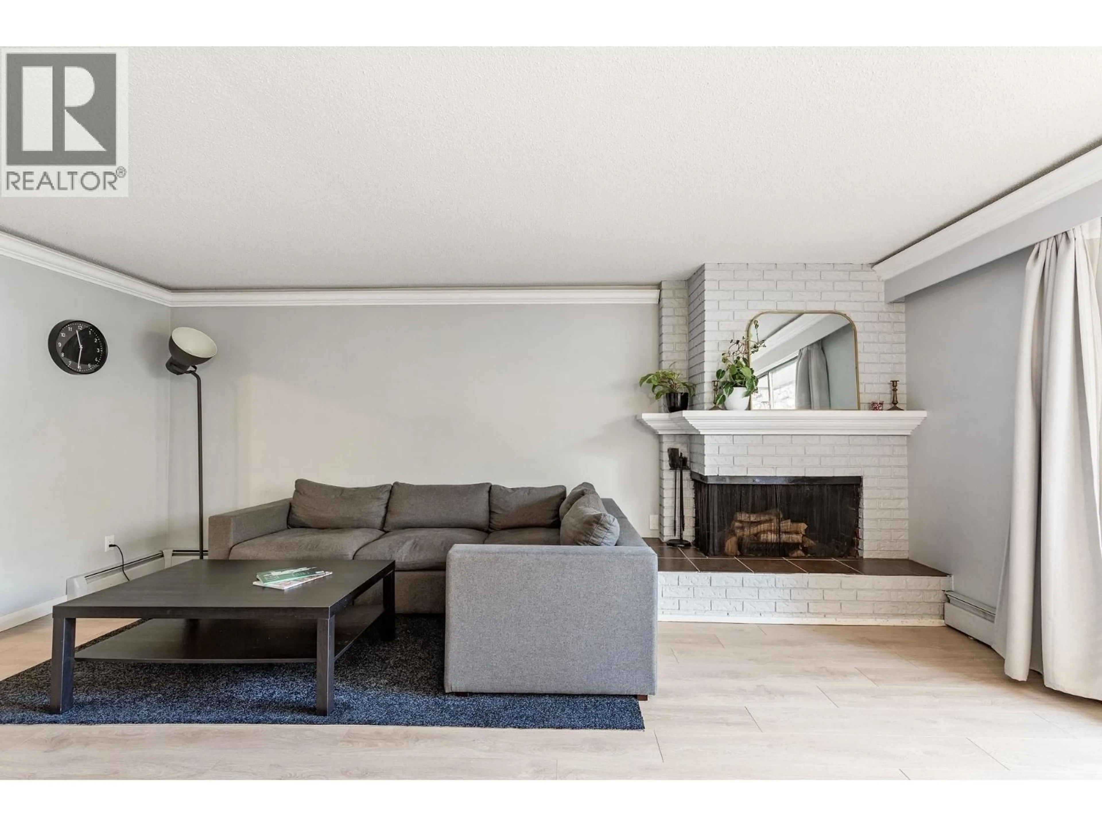 Living room with furniture, unknown for 8965 HORNE STREET, Burnaby British Columbia V3N4J8